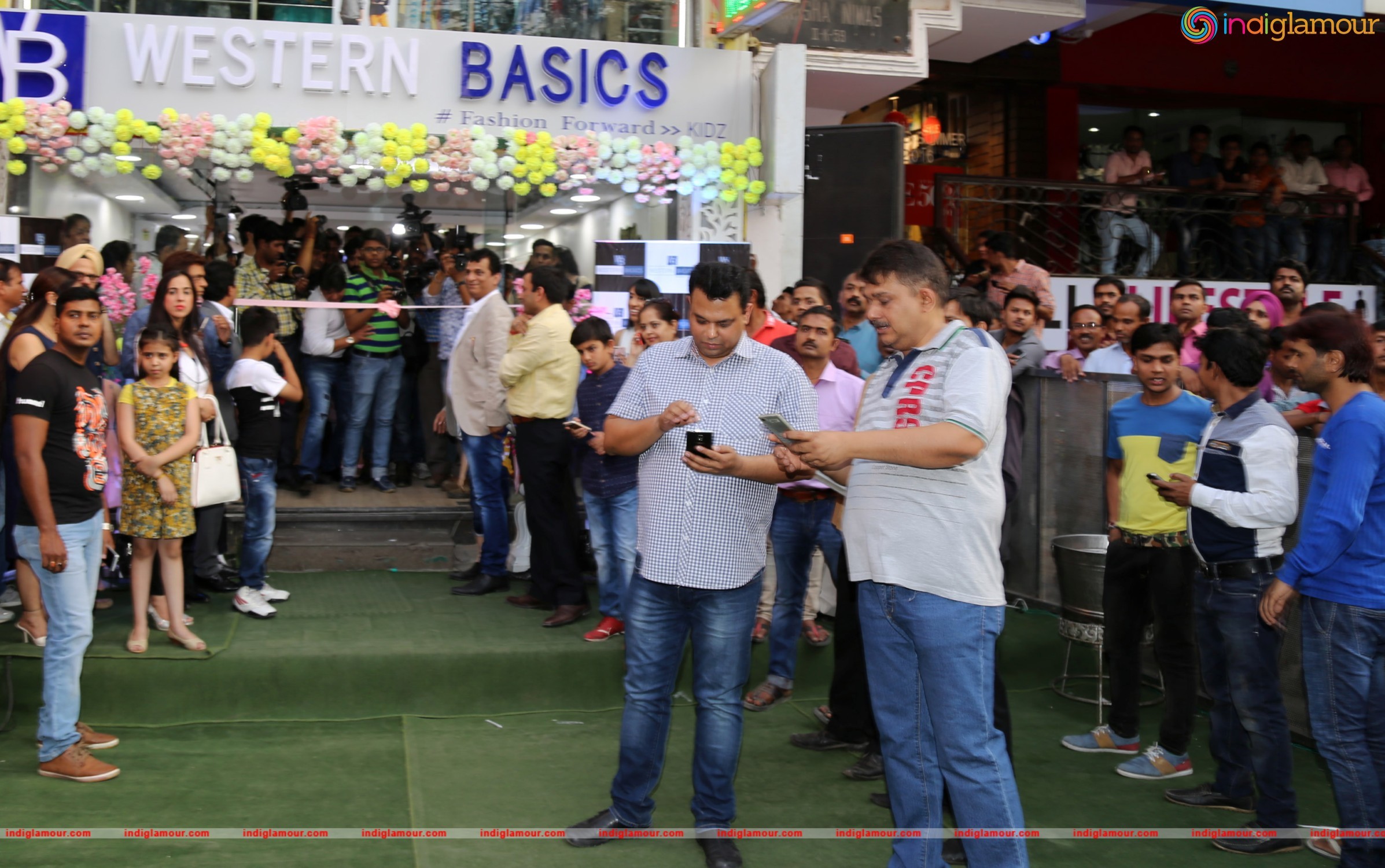 Karisma Kapoor Inaugurated Western Basics Kids Wear Store Event hd photo