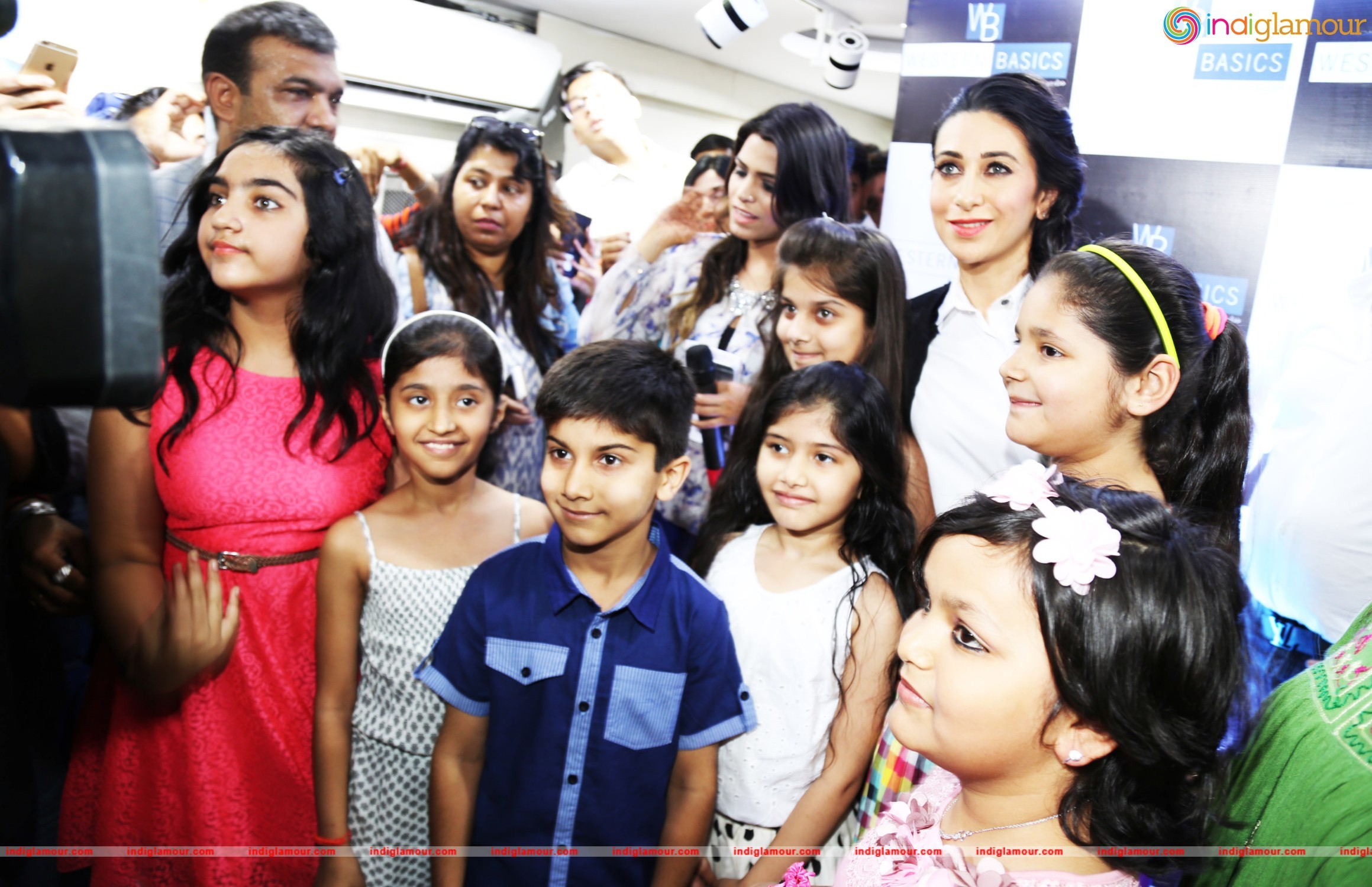 Karisma Kapoor Inaugurated Western Basics Kids Wear Store Event hd photo