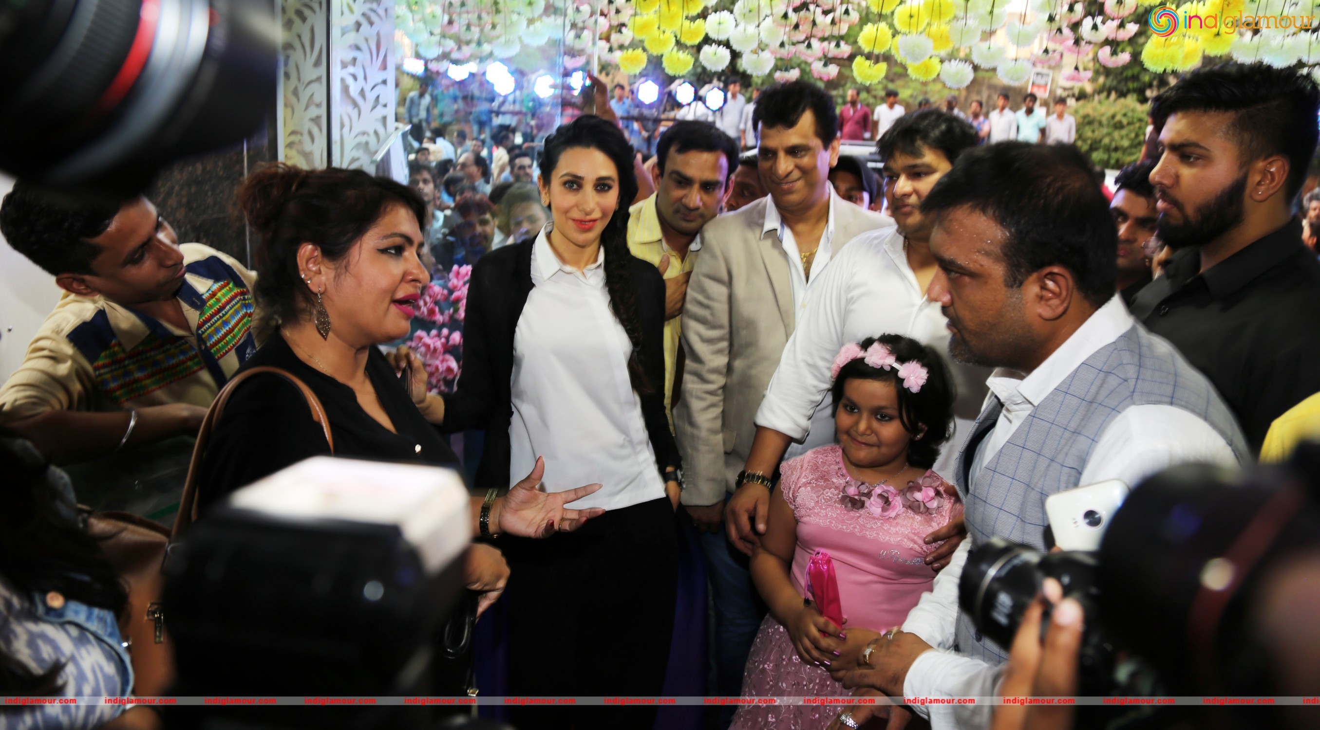 Karisma Kapoor Inaugurated Western Basics Kids Wear Store Event hd photo