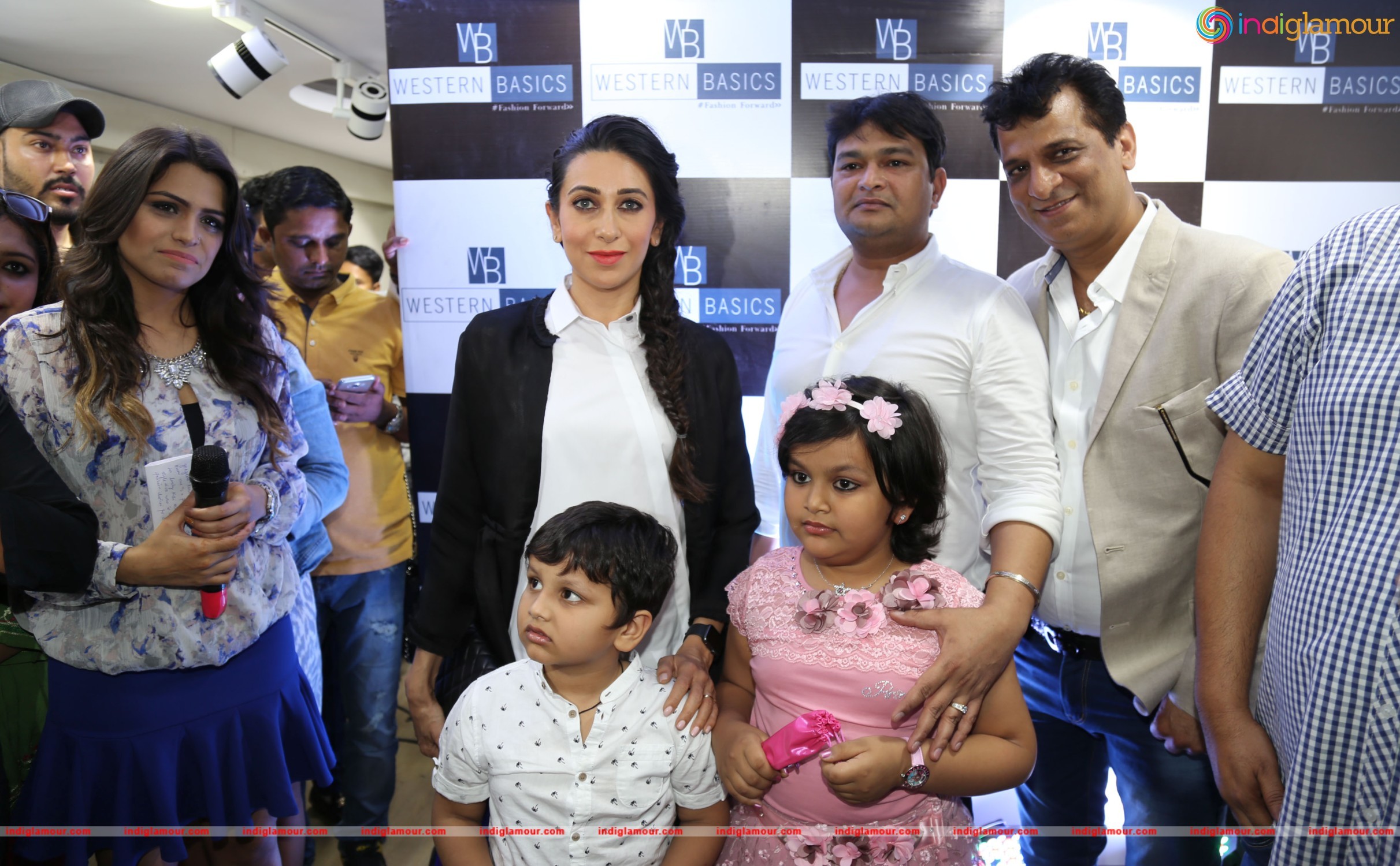Karisma Kapoor Inaugurated Western Basics Kids Wear Store Event hd photo