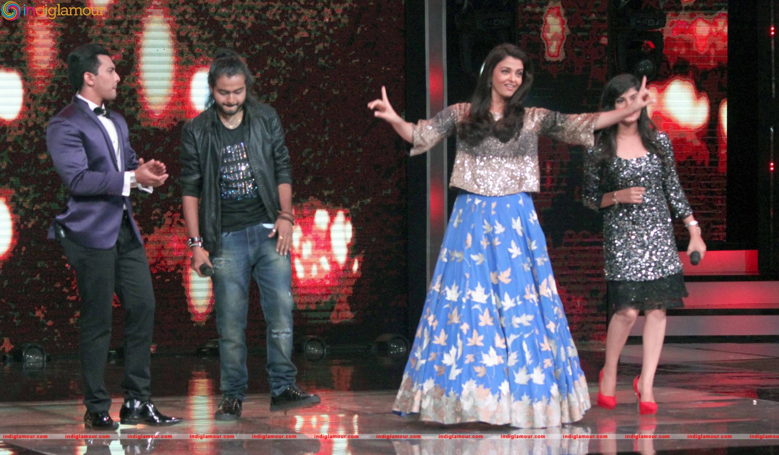 Promotion of Sarbjit On the Set of Sa Re Ga Ma Pa Event hd photo