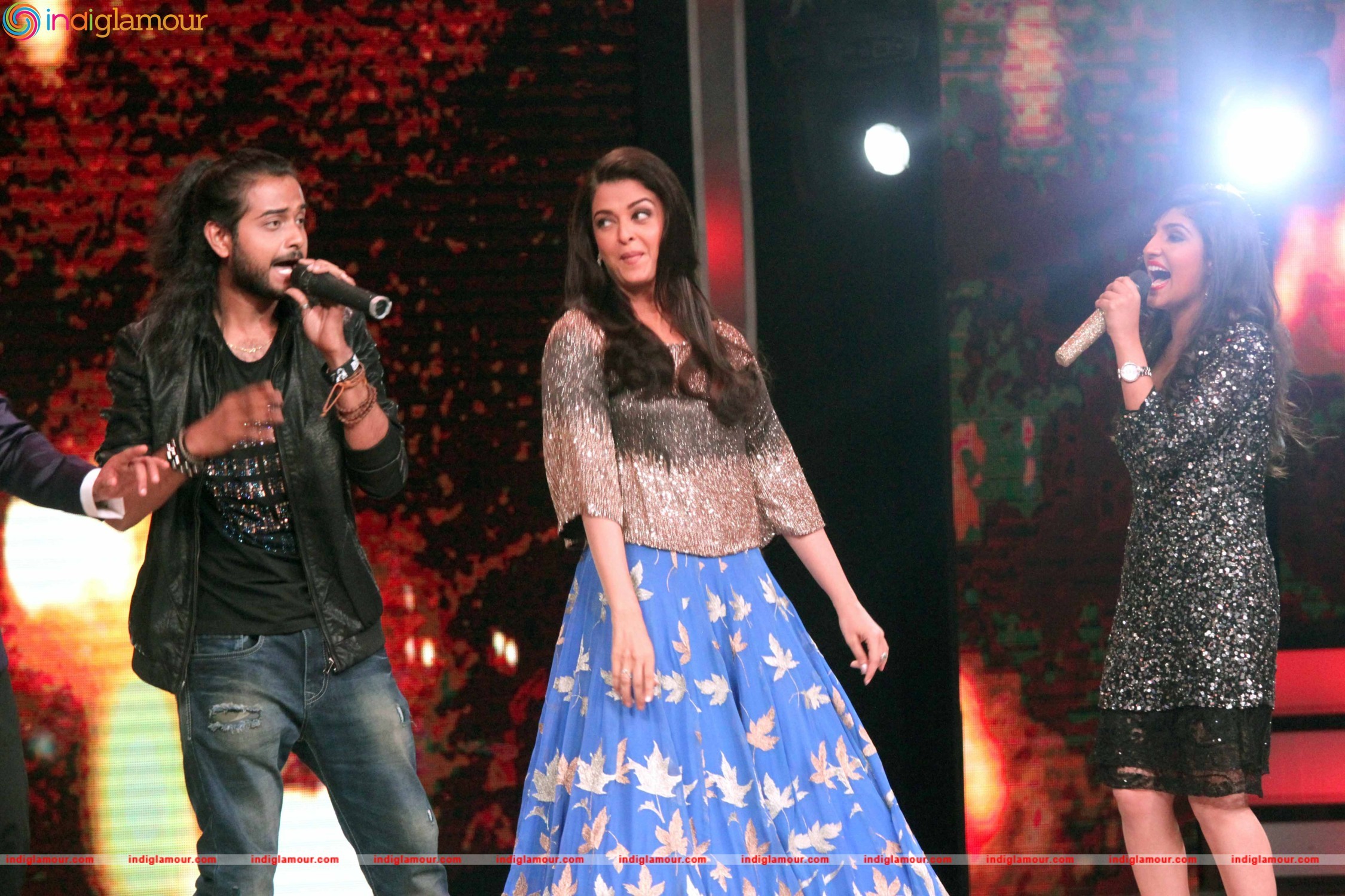 Promotion of Sarbjit On the Set of Sa Re Ga Ma Pa Event hd photo
