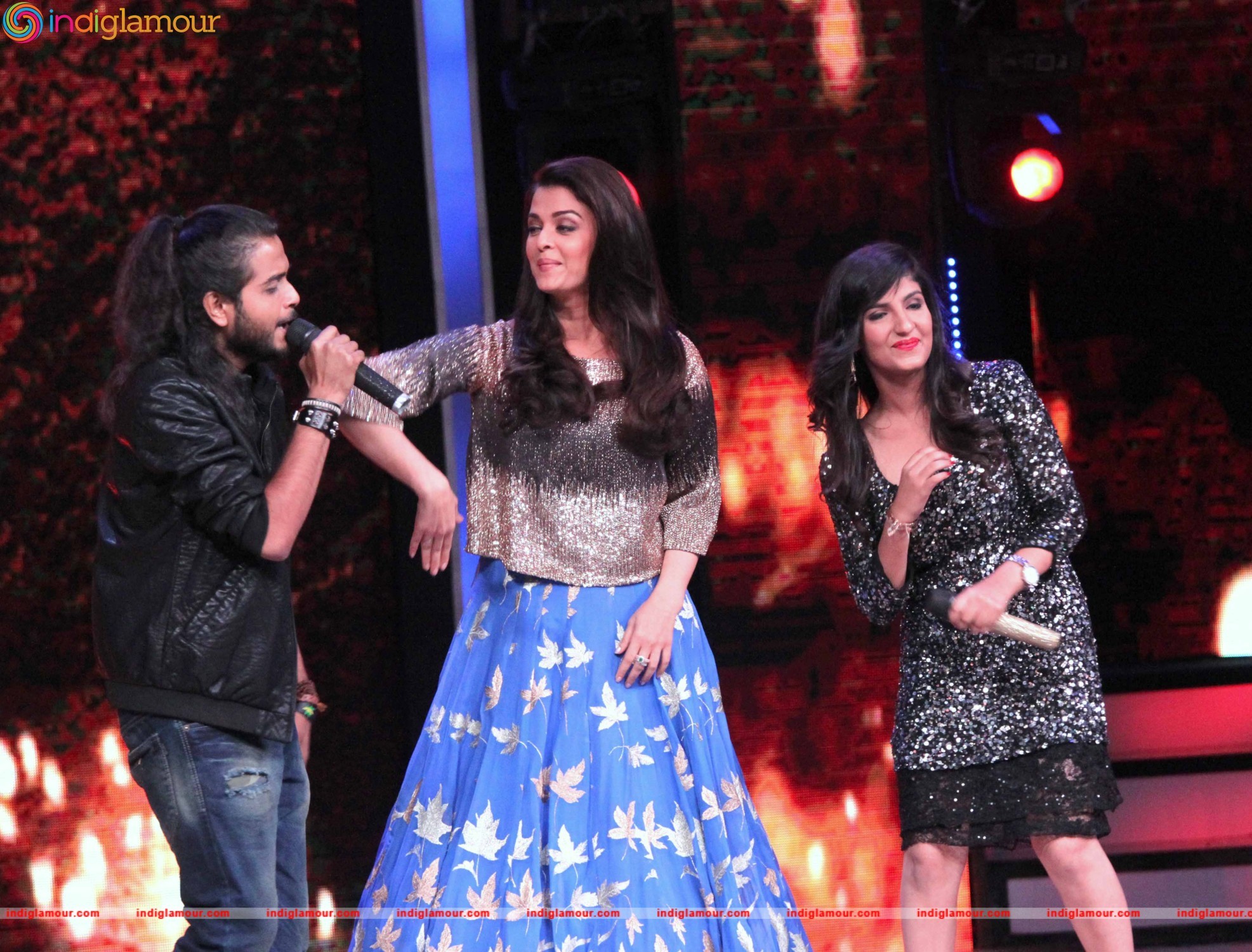 Promotion of Sarbjit On the Set of Sa Re Ga Ma Pa Event hd photo