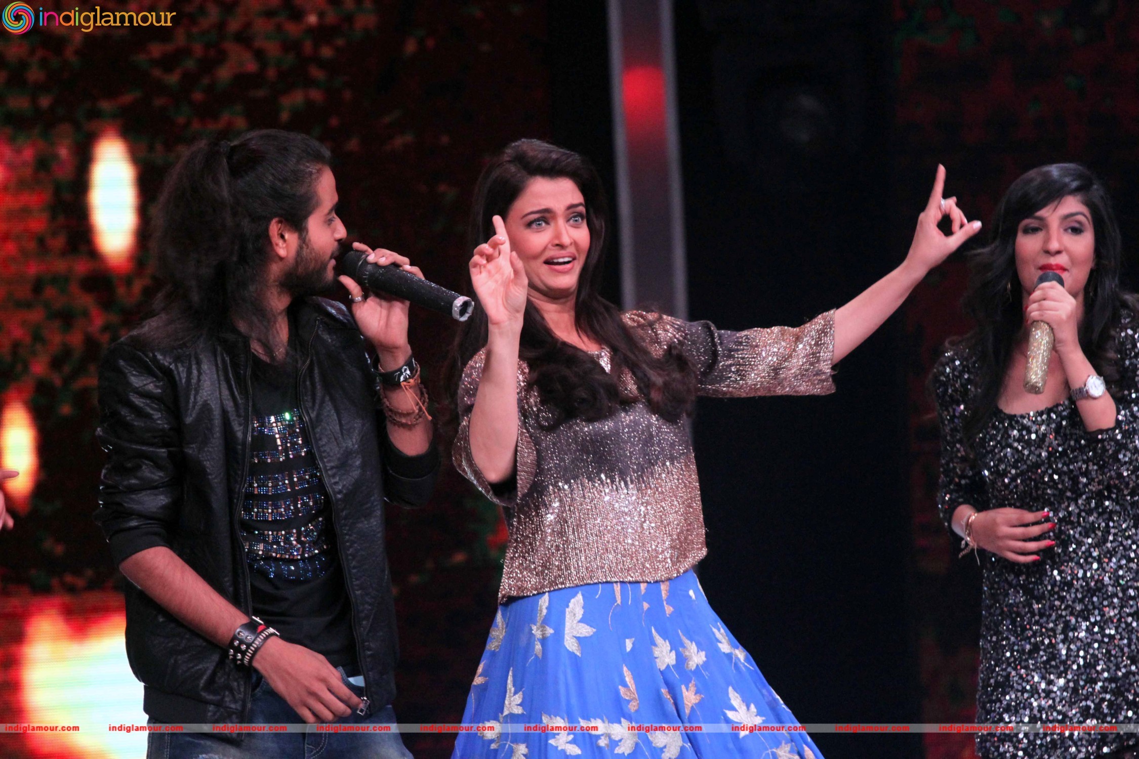 Promotion of Sarbjit On the Set of Sa Re Ga Ma Pa Event hd photo