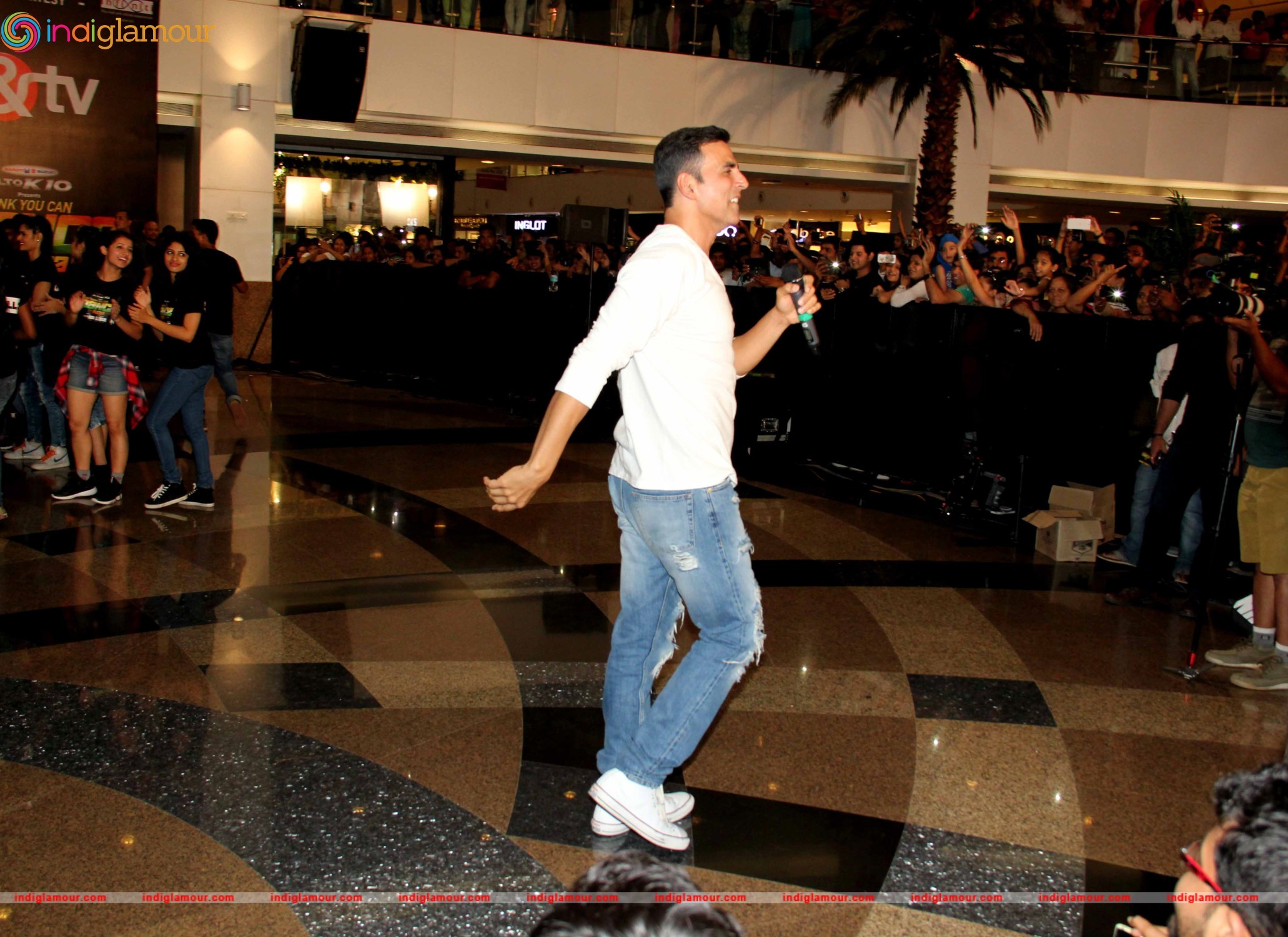 Song Launch of Taang Uthake From Film Housefull 3 at Infinity Mall Mumbai Event hd photo