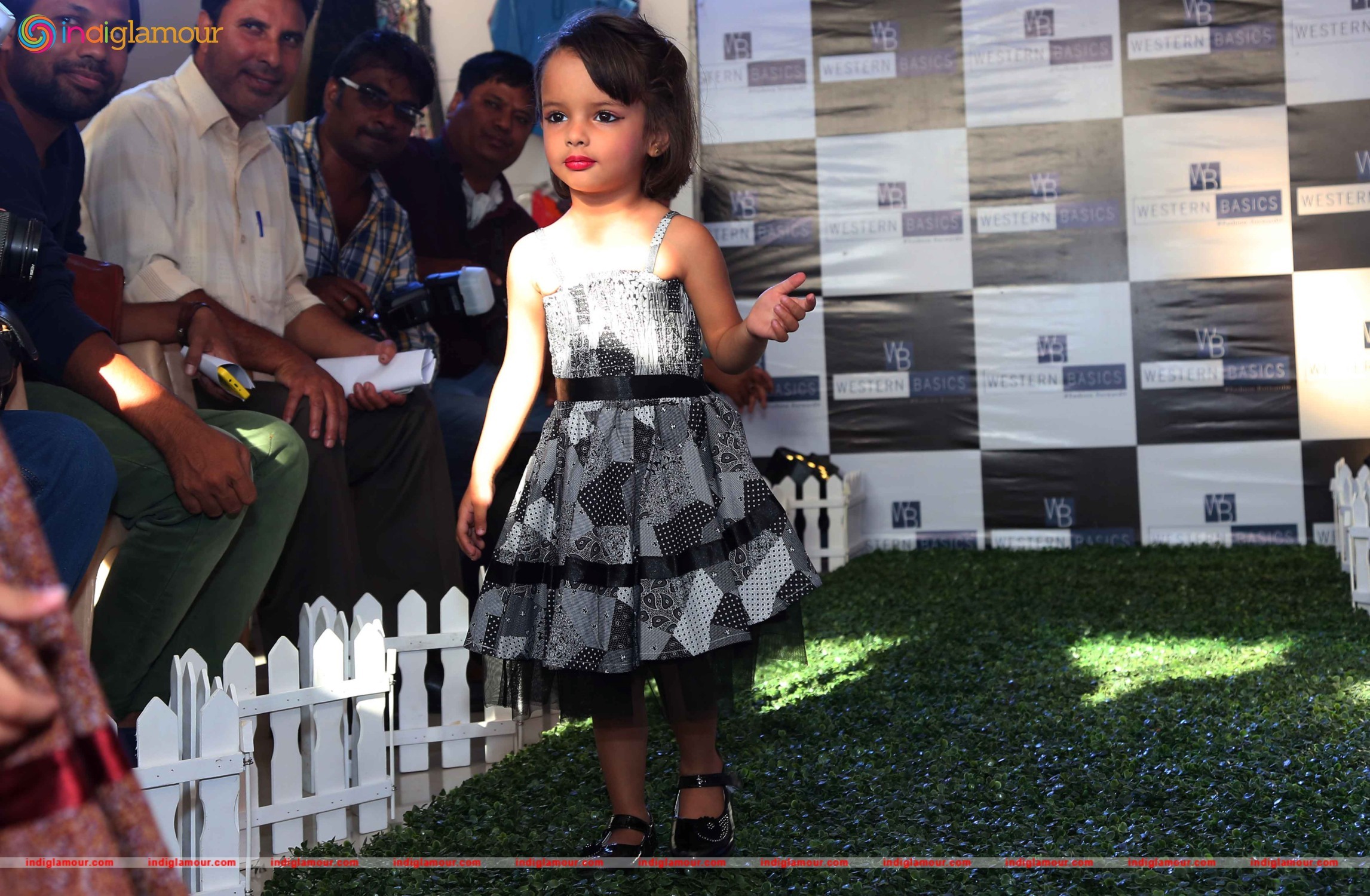 Mugdha Godse Graced the Inauguration of Western Basics Kids Fashion Wear Store Event hd photo