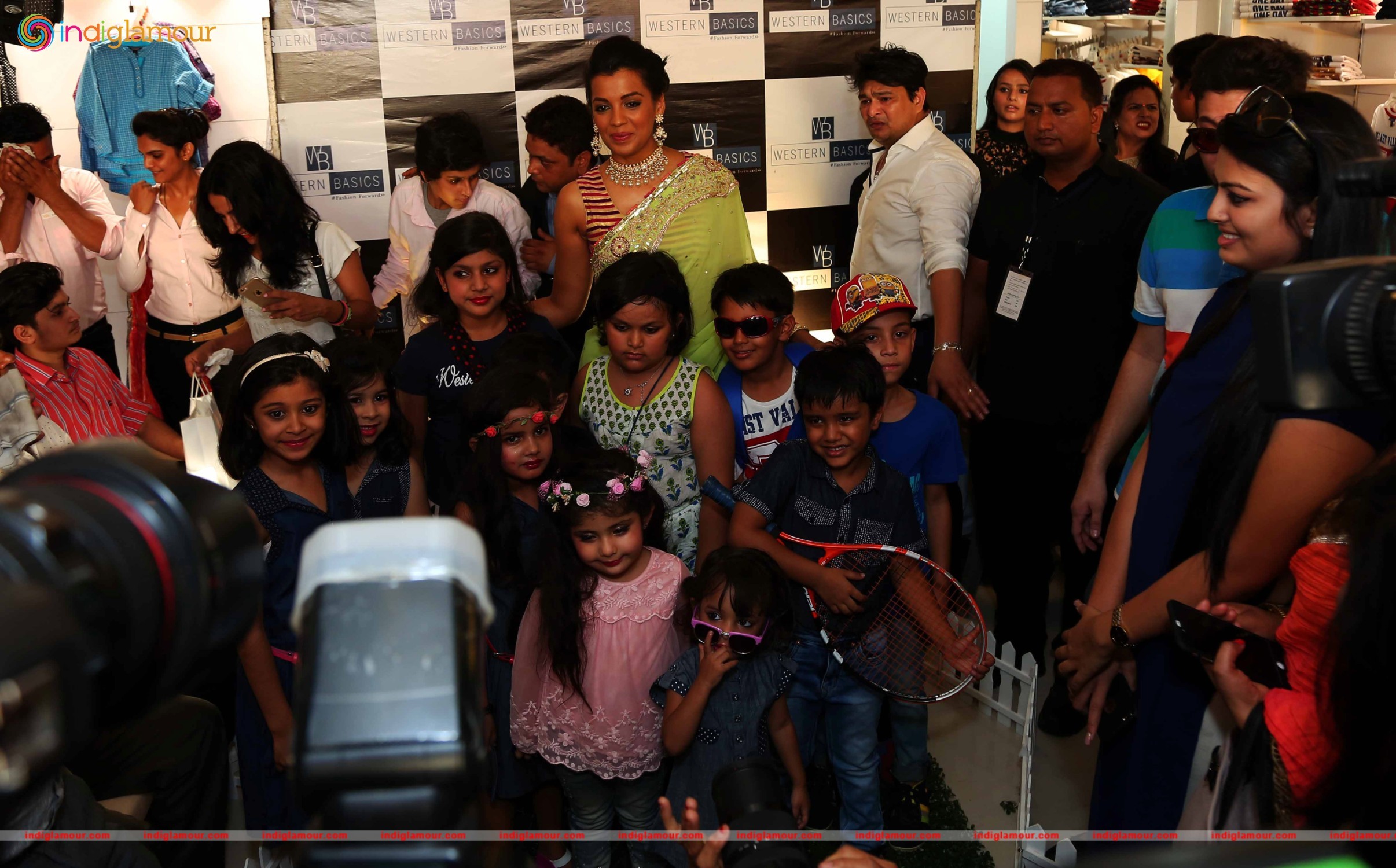 Mugdha Godse Graced the Inauguration of Western Basics Kids Fashion Wear Store Event hd photo