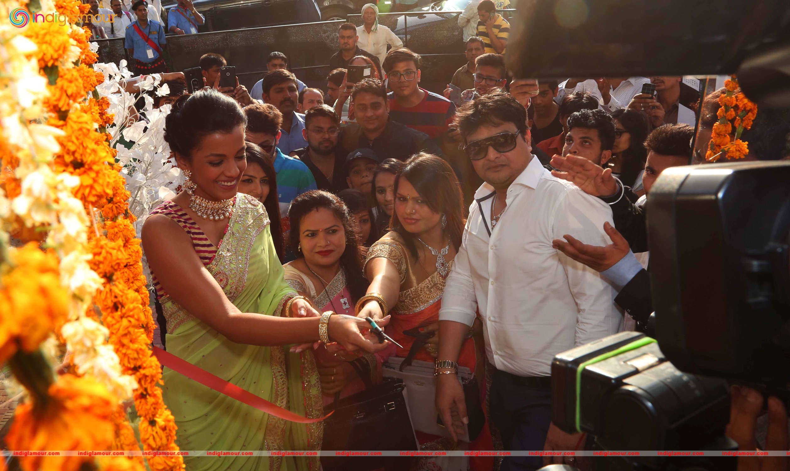 Mugdha Godse Graced the Inauguration of Western Basics Kids Fashion Wear Store Event hd photo