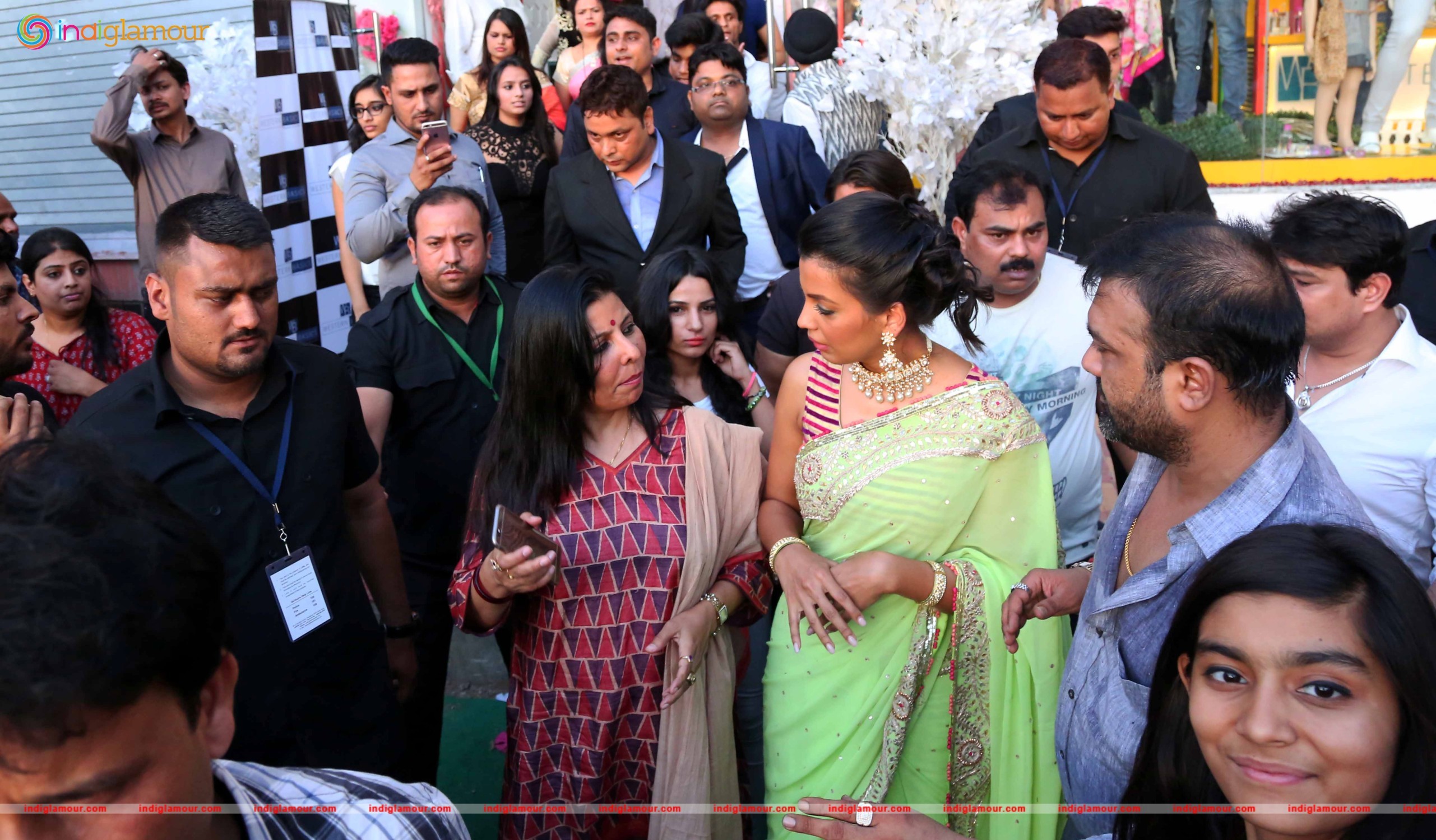 Mugdha Godse Graced the Inauguration of Western Basics Kids Fashion Wear Store Event hd photo