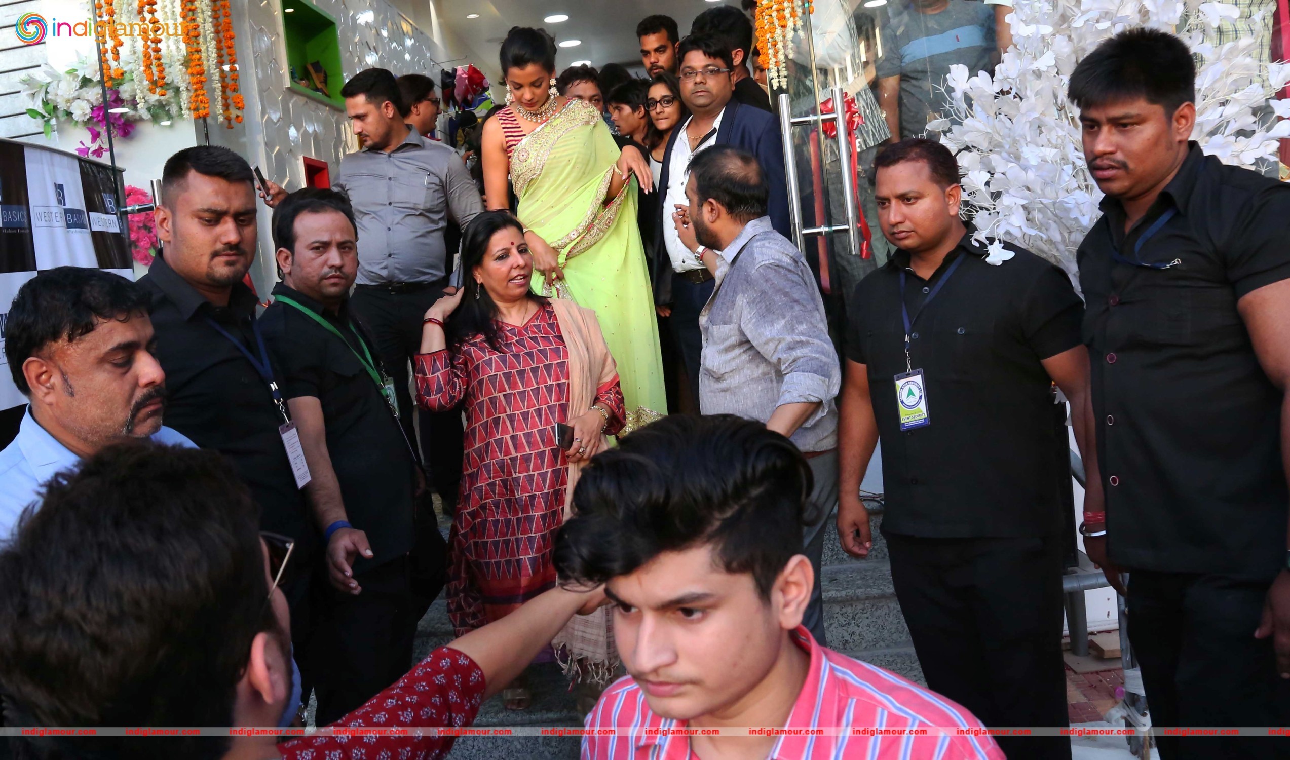 Mugdha Godse Graced the Inauguration of Western Basics Kids Fashion Wear Store Event hd photo