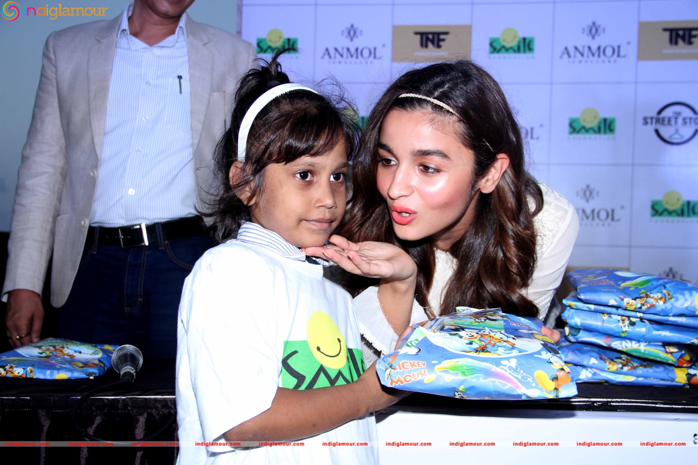 Alia Bhatt During the First Ever Pop up Store The Street Store Event hd photo