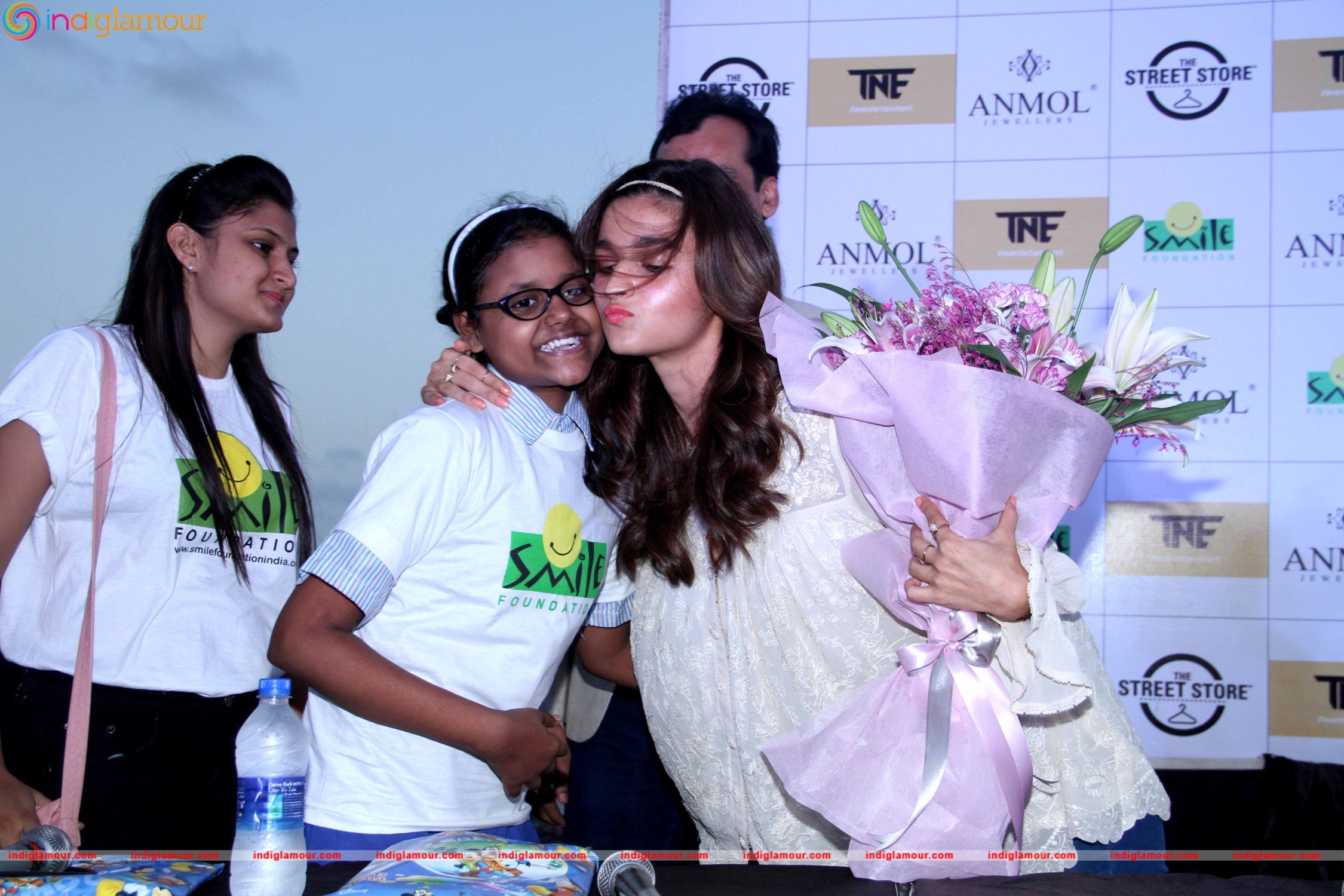 Alia Bhatt During the First Ever Pop up Store The Street Store Event hd photo