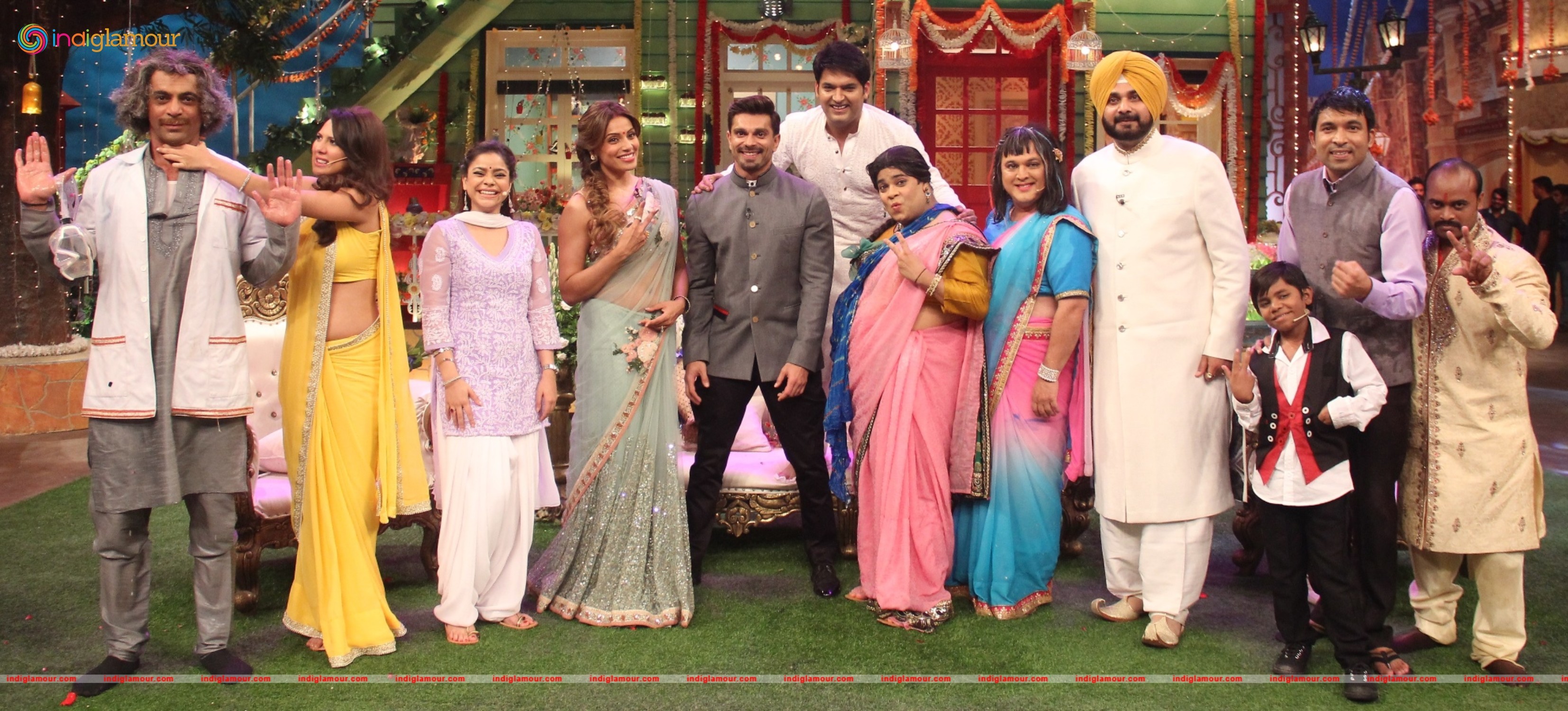 Bipasha Basu and Karan Singh Grover on The Kapil Sharma Show Event hd photo