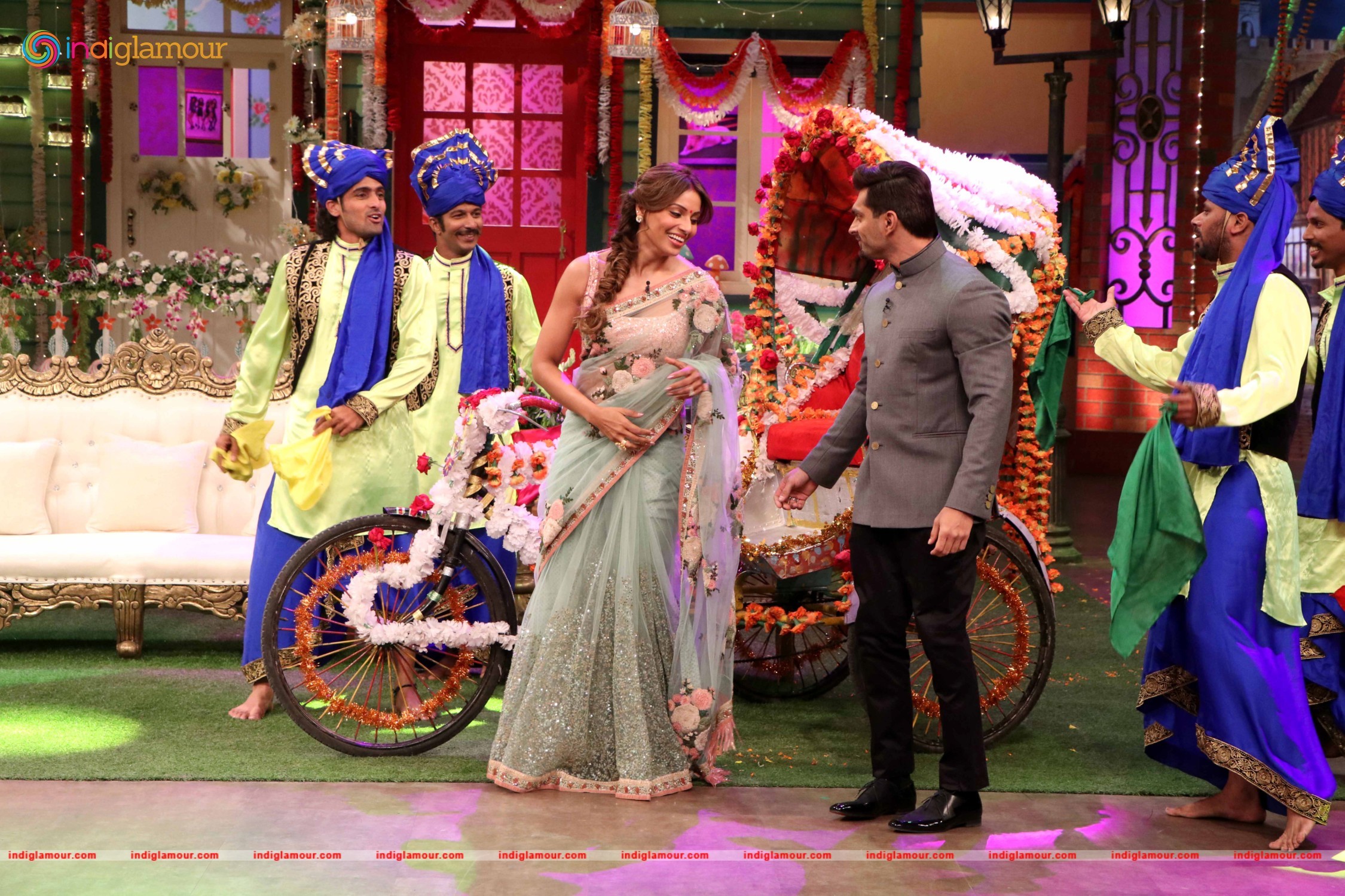 Bipasha Basu and Karan Singh Grover on The Kapil Sharma Show Event hd photo