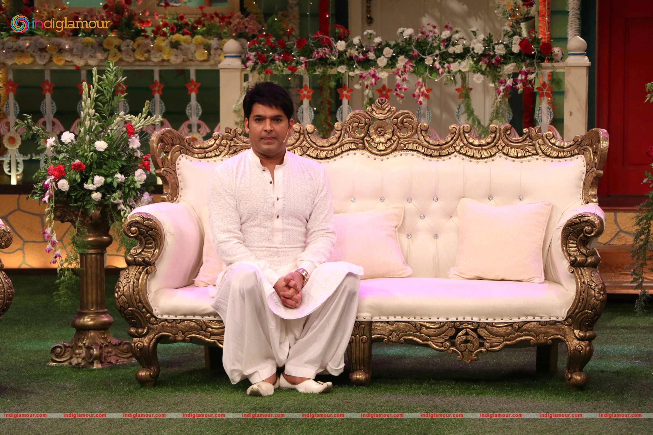 Bipasha Basu and Karan Singh Grover on The Kapil Sharma Show Event hd photo