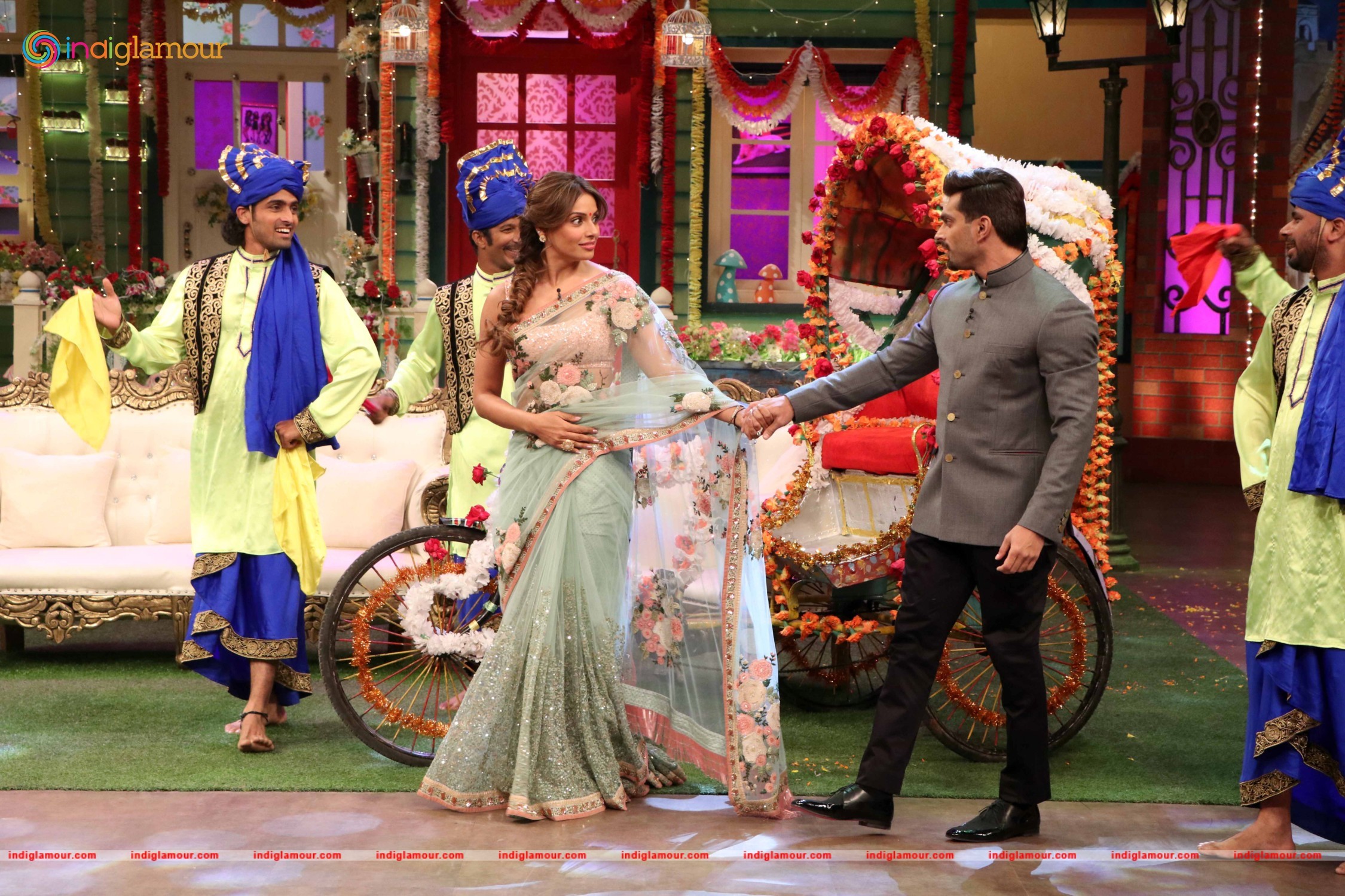Bipasha Basu and Karan Singh Grover on The Kapil Sharma Show Event hd photo