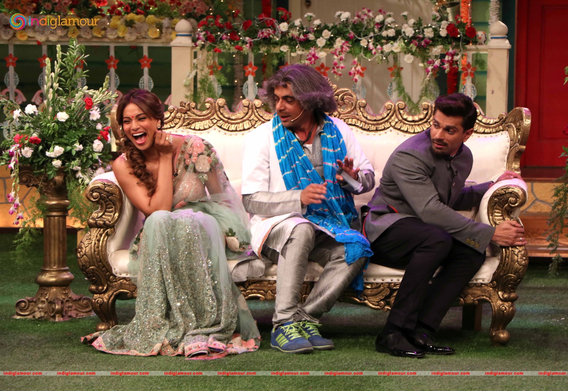 Bipasha Basu and Karan Singh Grover on The Kapil Sharma Show Event hd photo