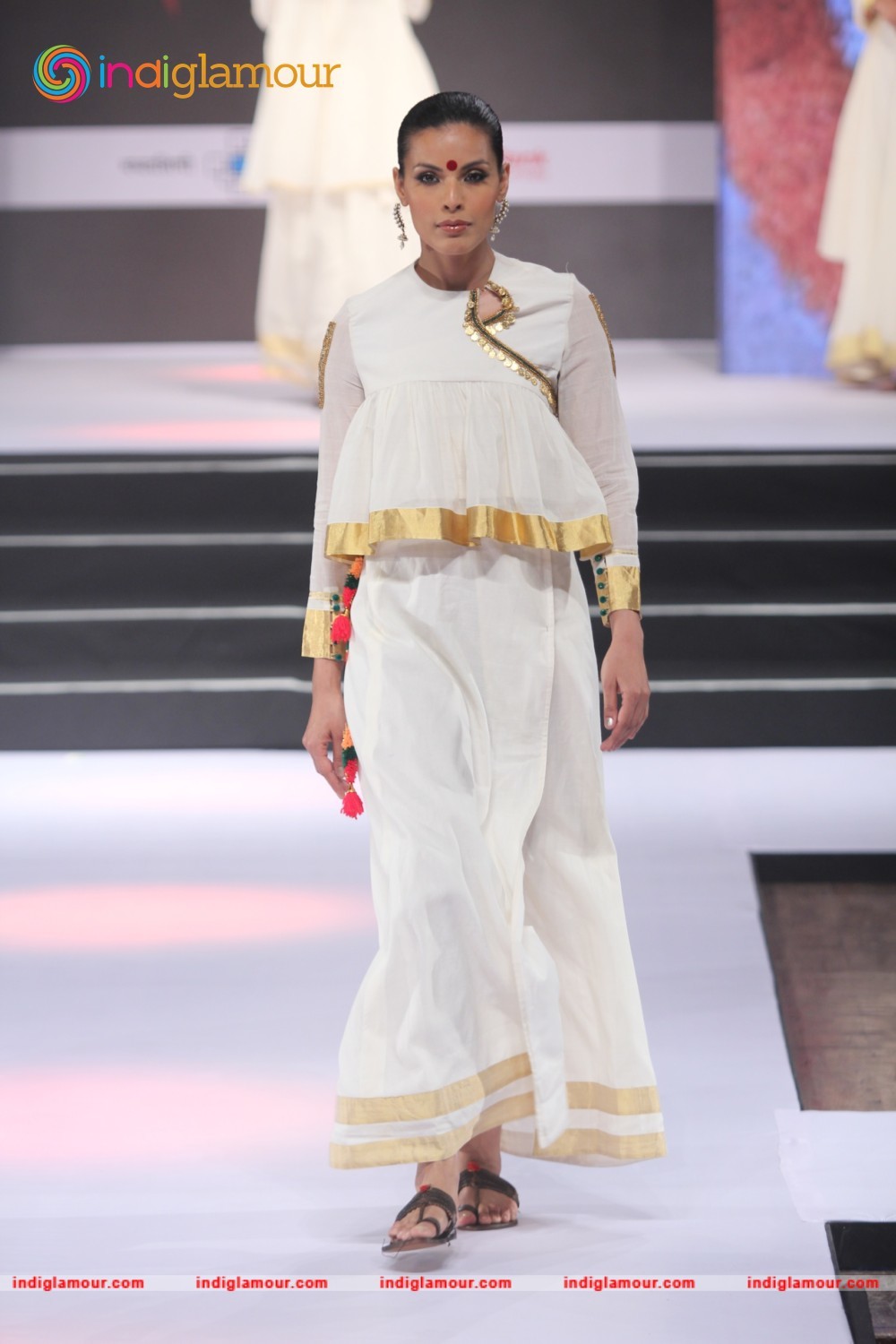 Maharashtrian Power Walk by Celebs for a Cause Helping Students of NIFT Institute Event hd photo