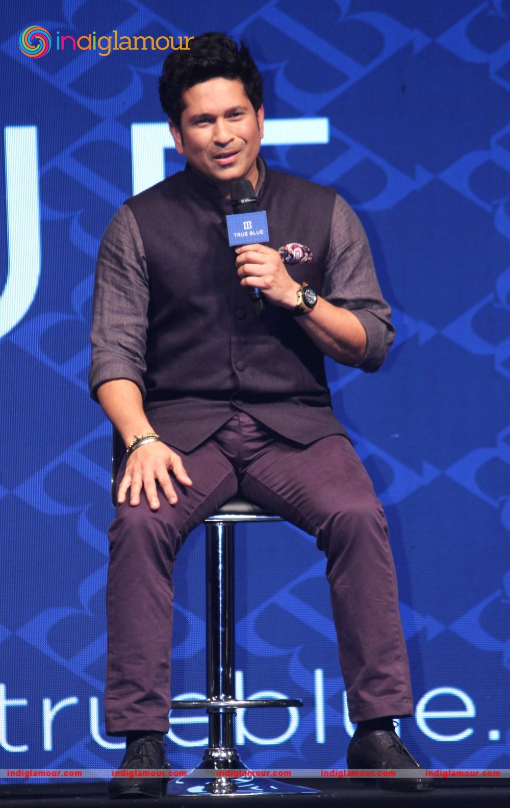 Sachin Tendulkar Walks the Ramp During the Launch of the Flagship True Blue Store Event hd photo