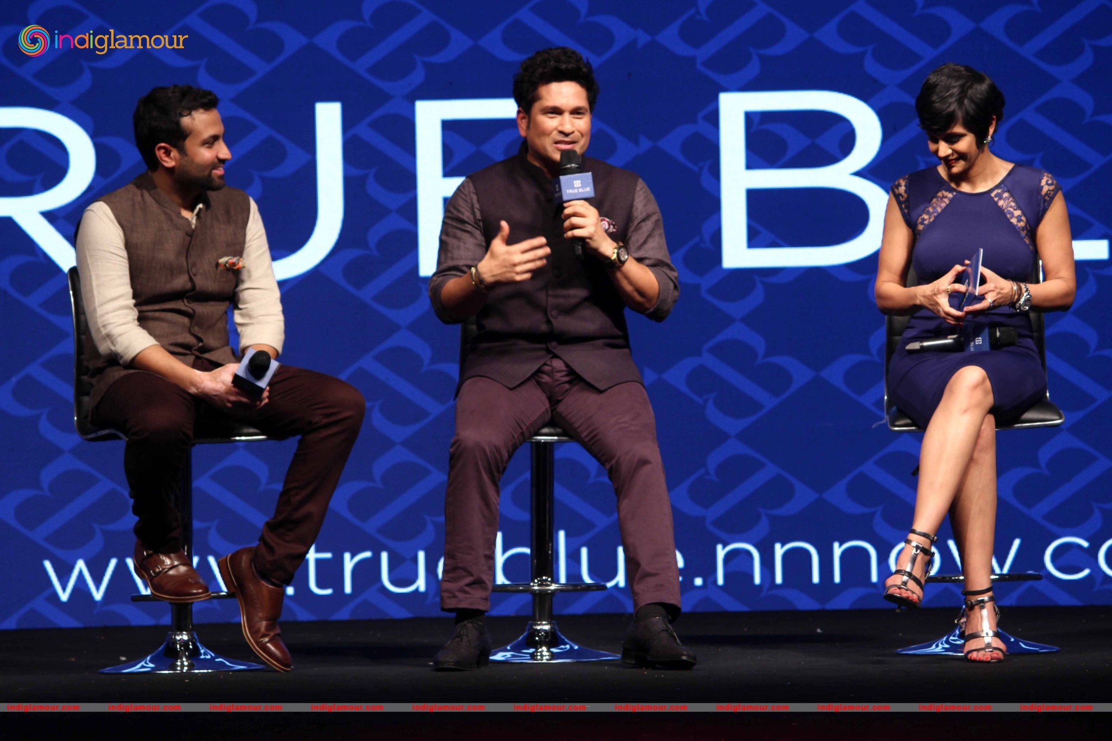 Sachin Tendulkar Walks the Ramp During the Launch of the Flagship True Blue Store Event hd photo