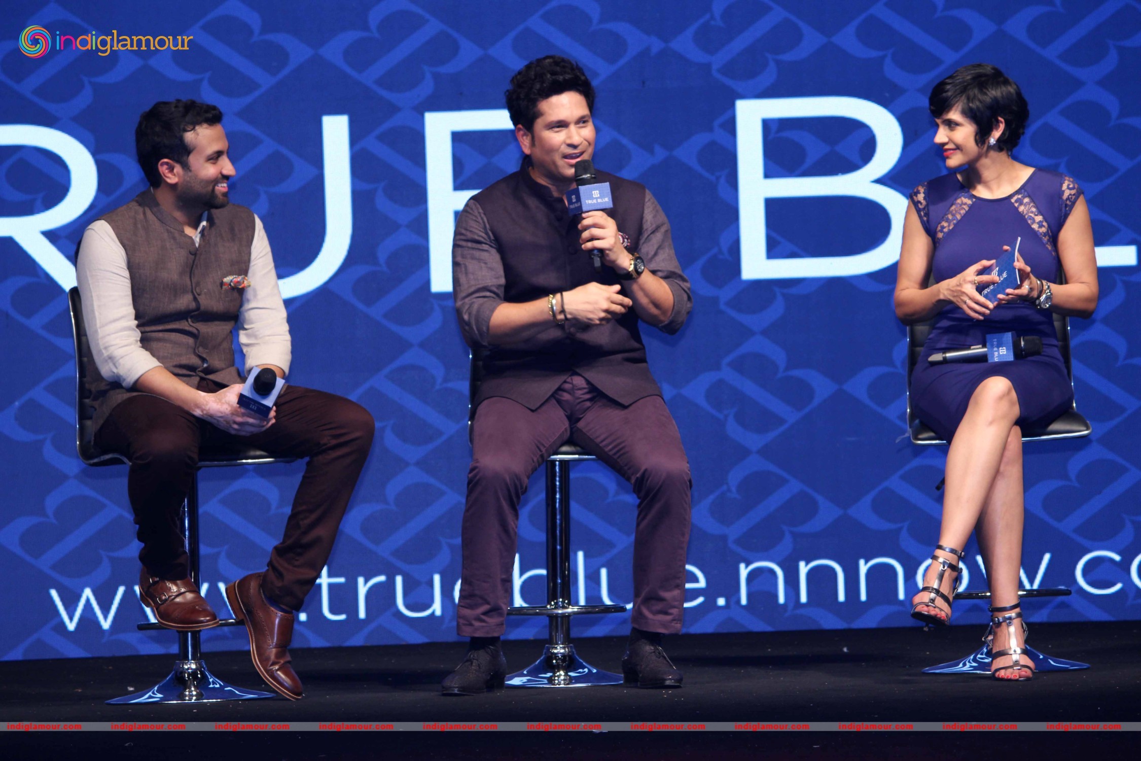 Sachin Tendulkar Walks the Ramp During the Launch of the Flagship True Blue Store Event hd photo