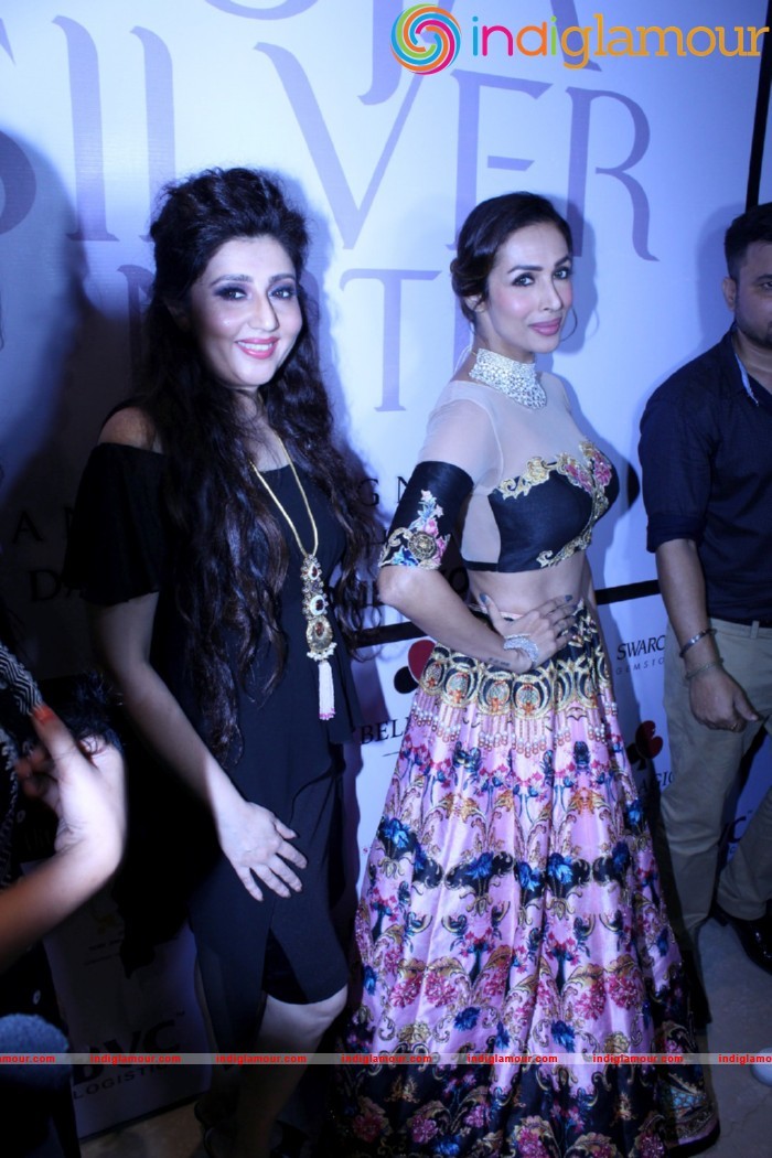 Malaika On Ramp For Archana Kochhar Ssja Silver Nite Fashion Show Event hd photo