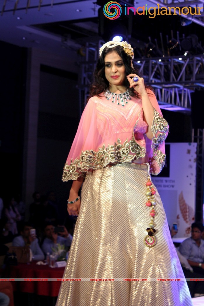 Malaika On Ramp For Archana Kochhar Ssja Silver Nite Fashion Show Event hd photo