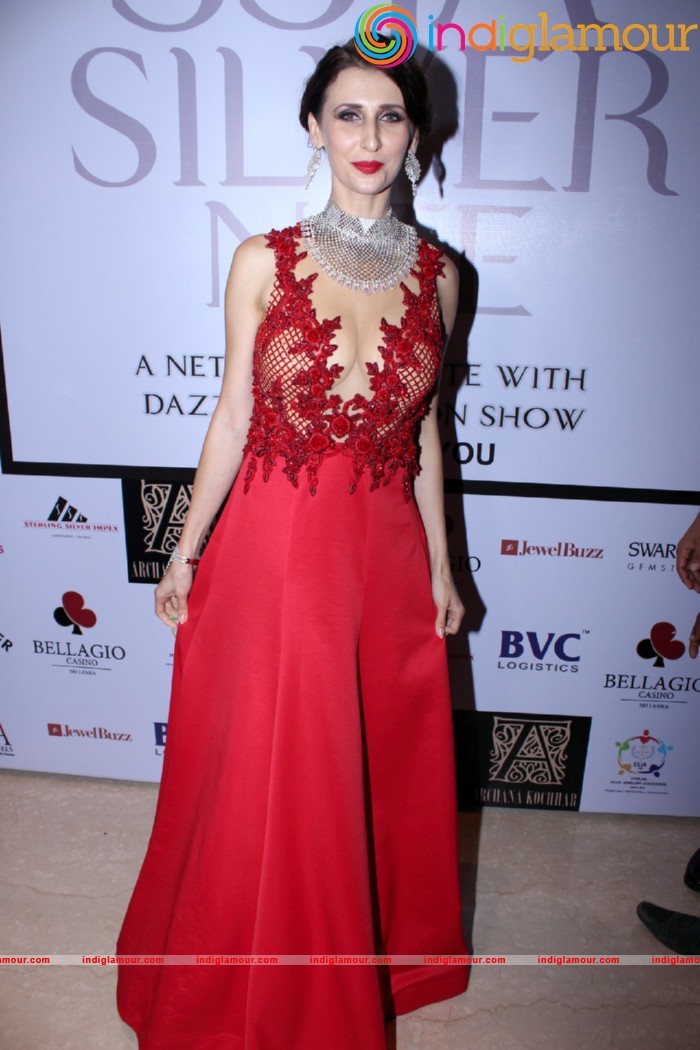 Malaika On Ramp For Archana Kochhar Ssja Silver Nite Fashion Show Event hd photo