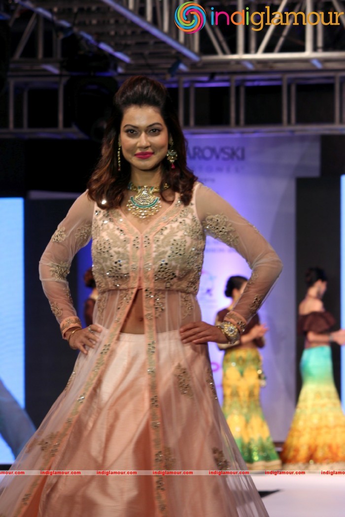 Malaika On Ramp For Archana Kochhar Ssja Silver Nite Fashion Show Event hd photo