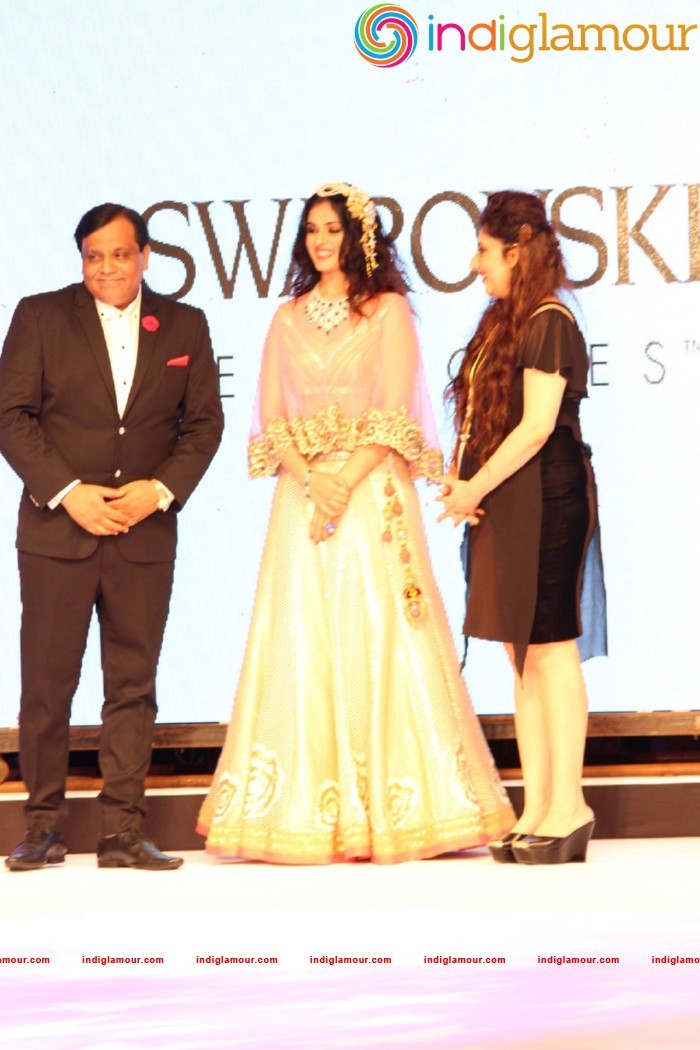 Malaika On Ramp For Archana Kochhar Ssja Silver Nite Fashion Show Event hd photo