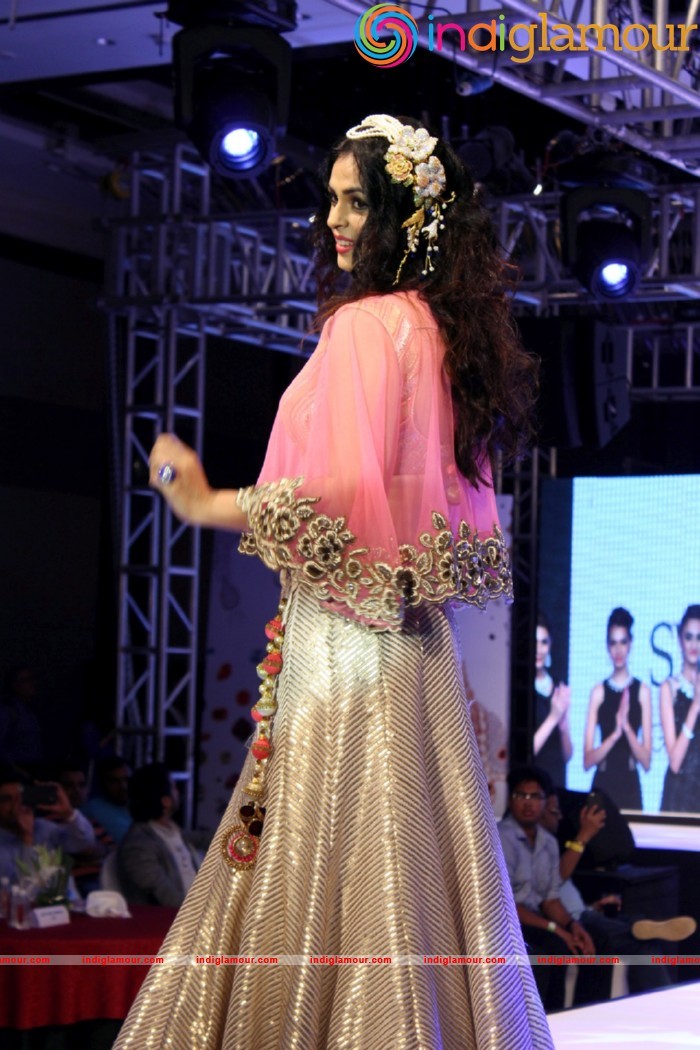 Malaika On Ramp For Archana Kochhar Ssja Silver Nite Fashion Show Event hd photo