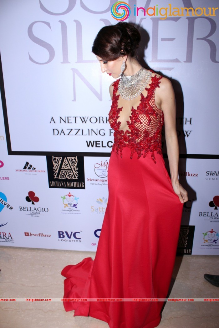 Malaika On Ramp For Archana Kochhar Ssja Silver Nite Fashion Show Event hd photo