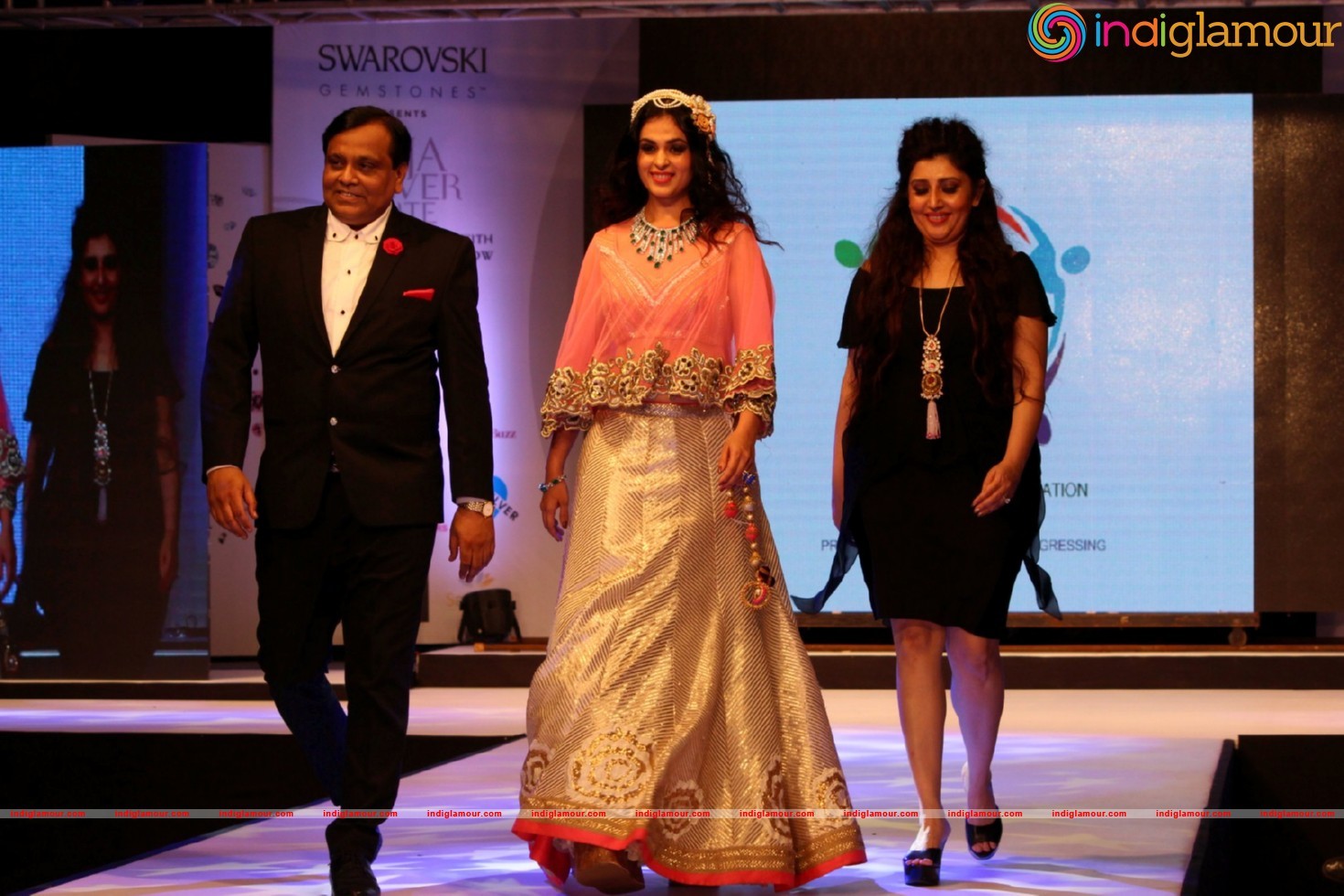 Malaika On Ramp For Archana Kochhar Ssja Silver Nite Fashion Show Event hd photo