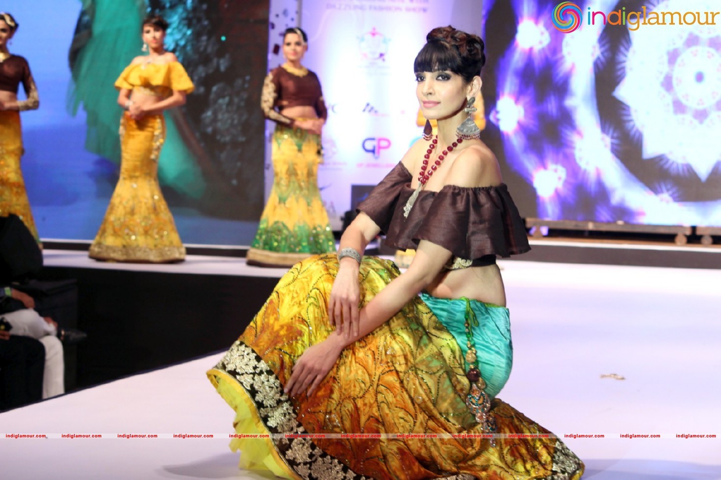 Malaika On Ramp For Archana Kochhar Ssja Silver Nite Fashion Show Event hd photo