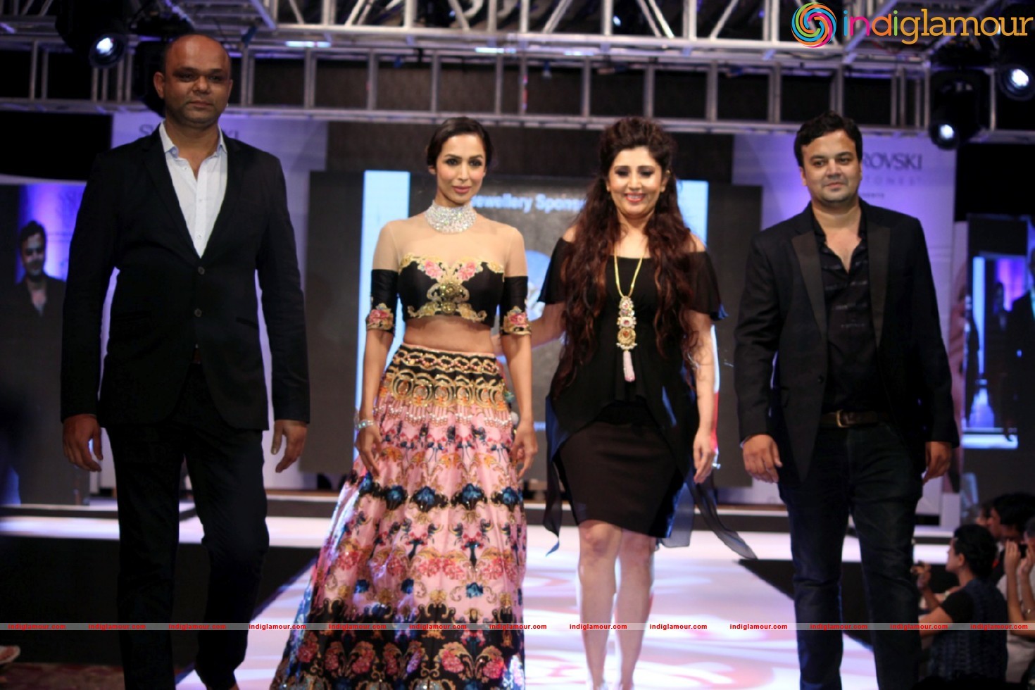 Malaika On Ramp For Archana Kochhar Ssja Silver Nite Fashion Show Event hd photo