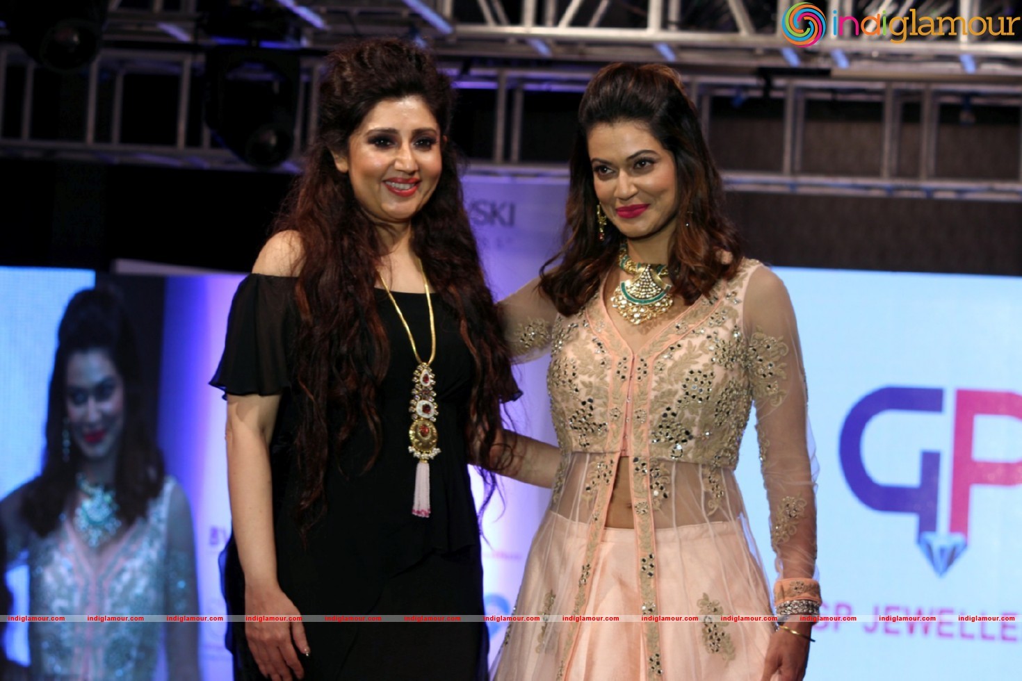 Malaika On Ramp For Archana Kochhar Ssja Silver Nite Fashion Show Event hd photo