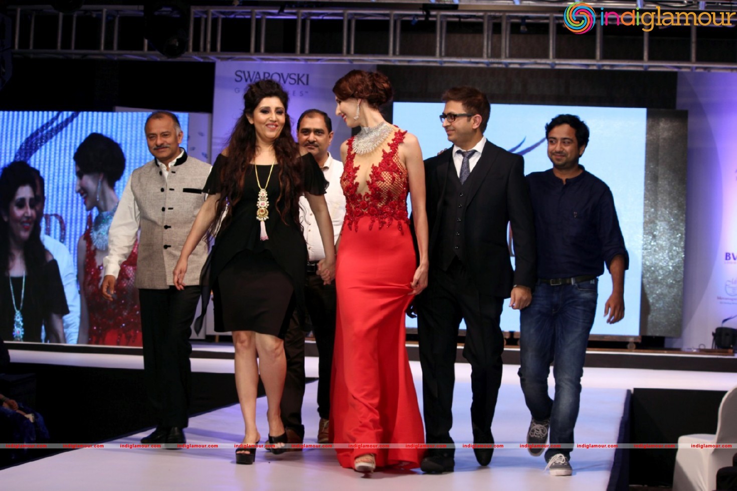 Malaika On Ramp For Archana Kochhar Ssja Silver Nite Fashion Show Event hd photo