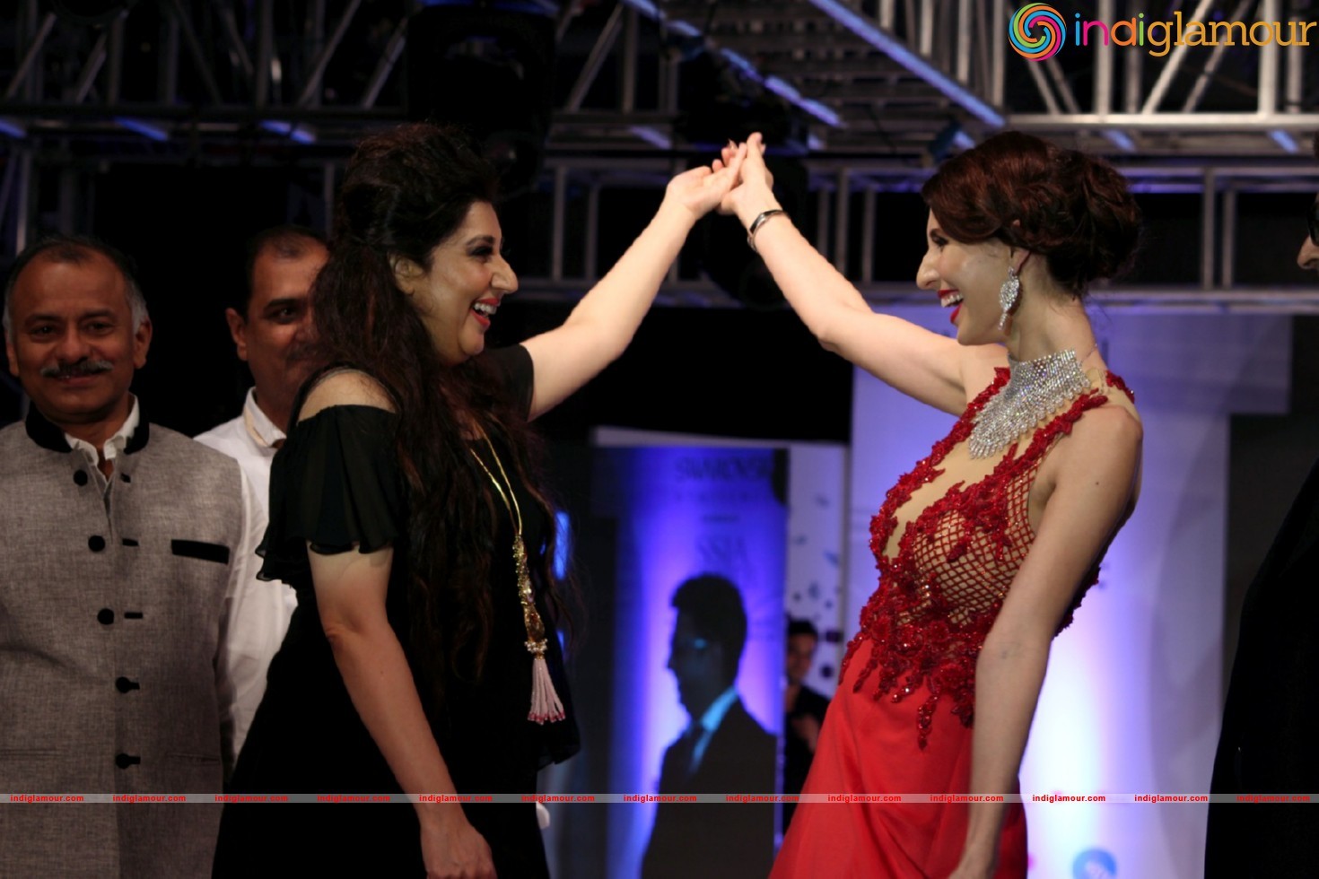Malaika On Ramp For Archana Kochhar Ssja Silver Nite Fashion Show Event hd photo