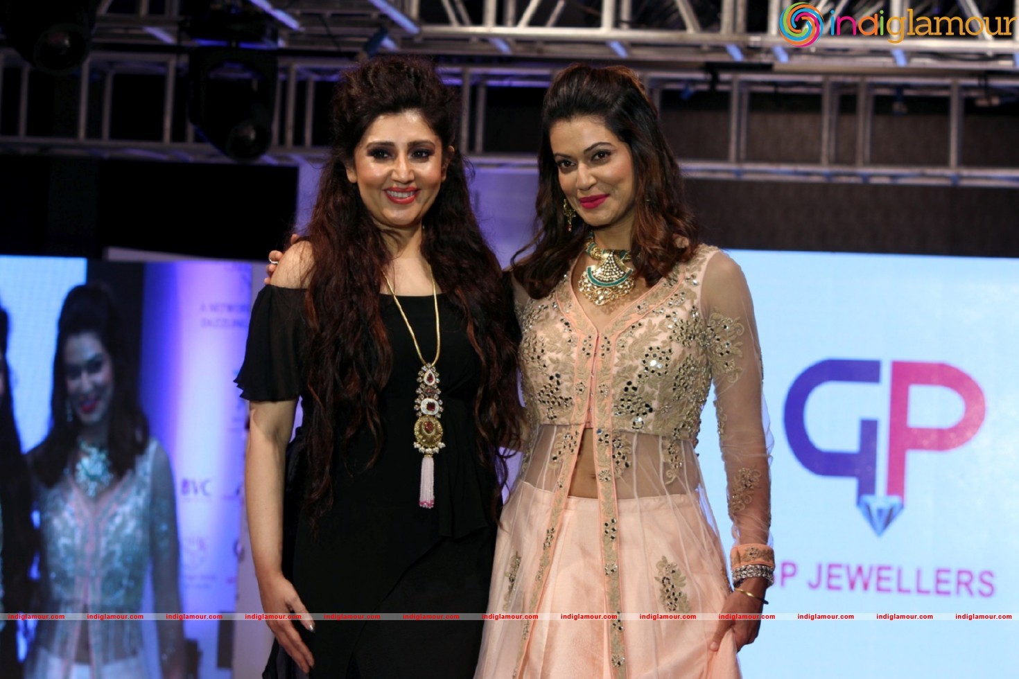 Malaika On Ramp For Archana Kochhar Ssja Silver Nite Fashion Show Event hd photo