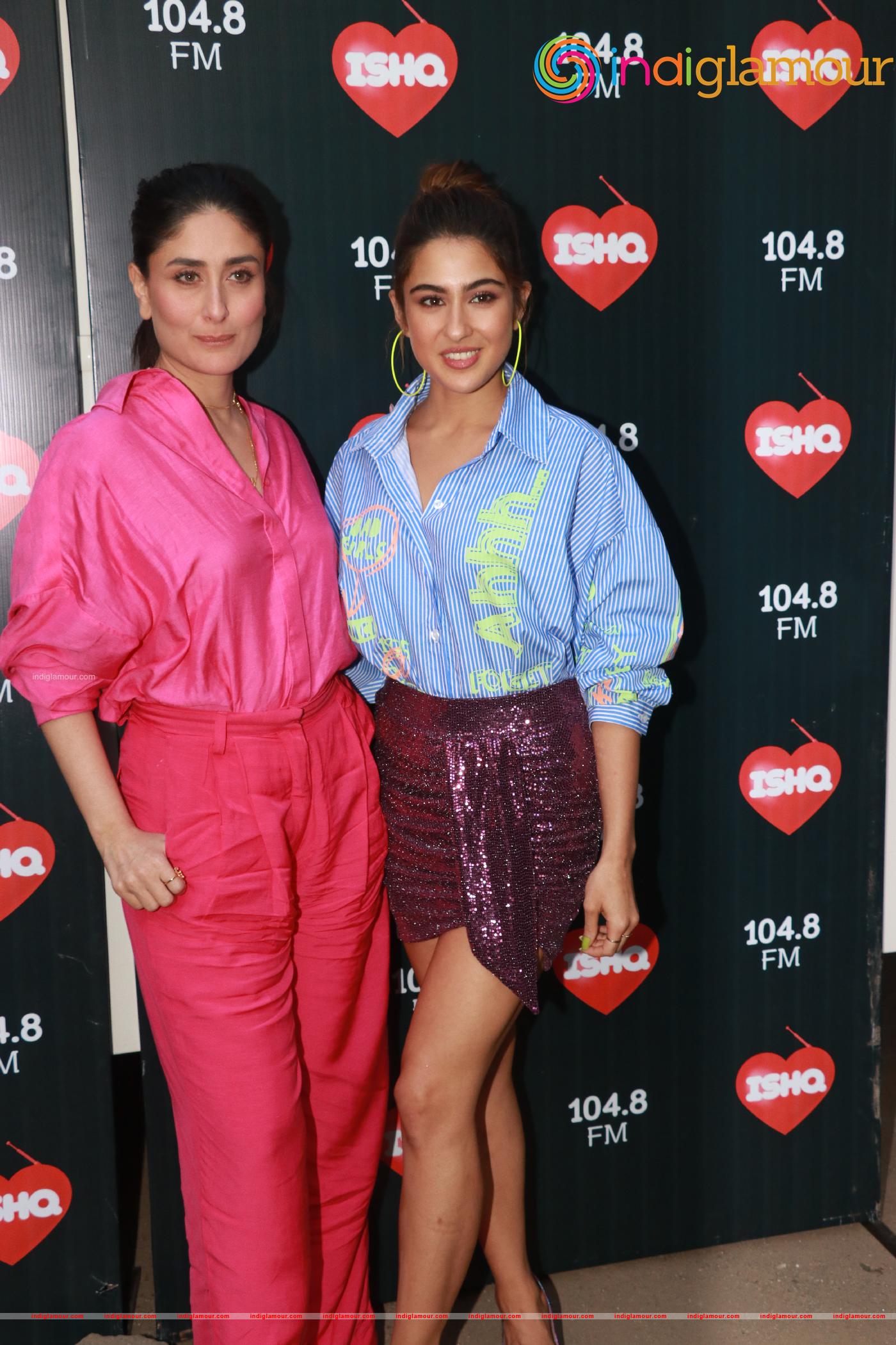 Kareena and Sara Ali Khan at 104 8 FM ISHQ Event hd photo