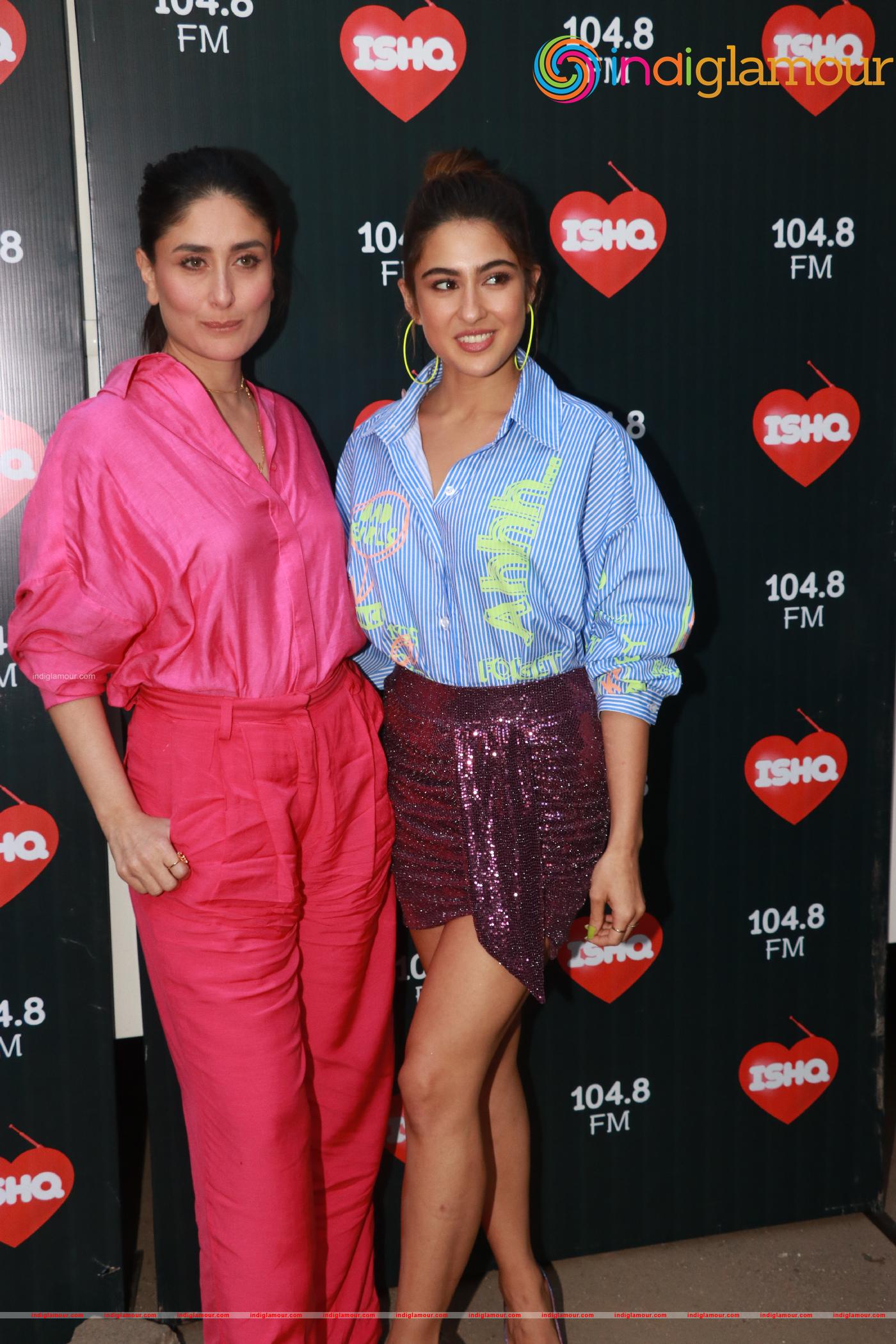 Kareena and Sara Ali Khan at 104 8 FM ISHQ Event hd photo