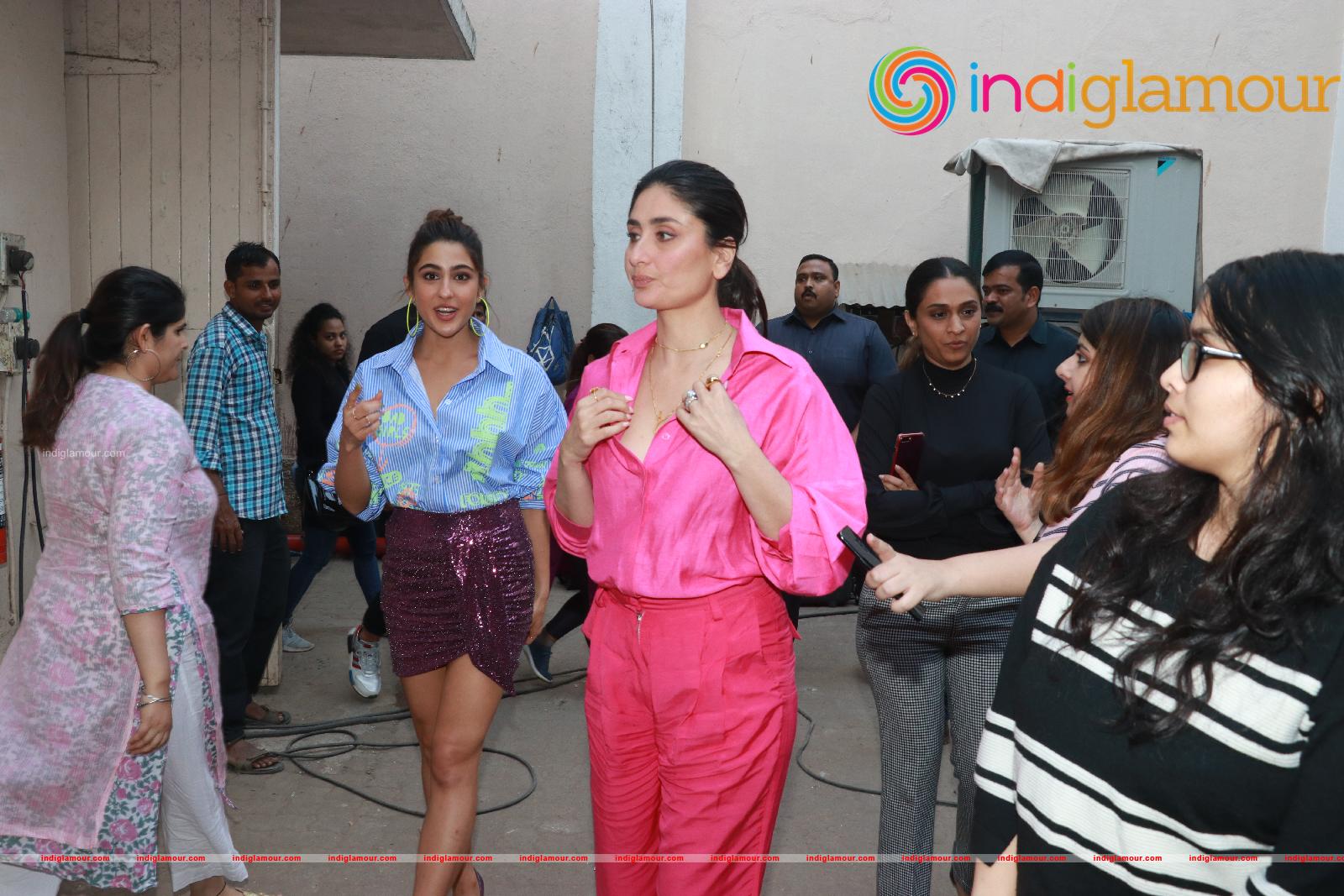 Kareena and Sara Ali Khan at 104 8 FM ISHQ Event hd photo