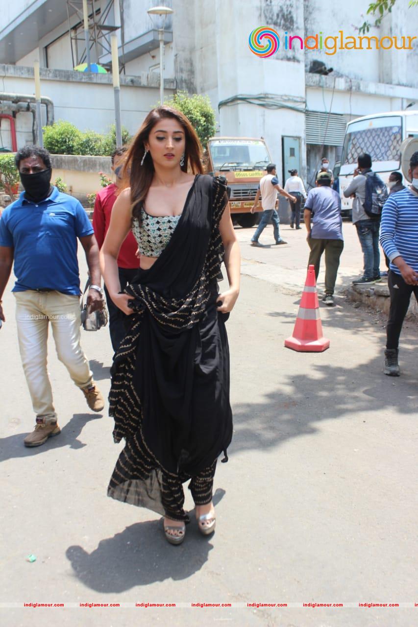Dhvani Bhanushali At Indian Idol Set Filmcity Mumbai Photos Event hd photo