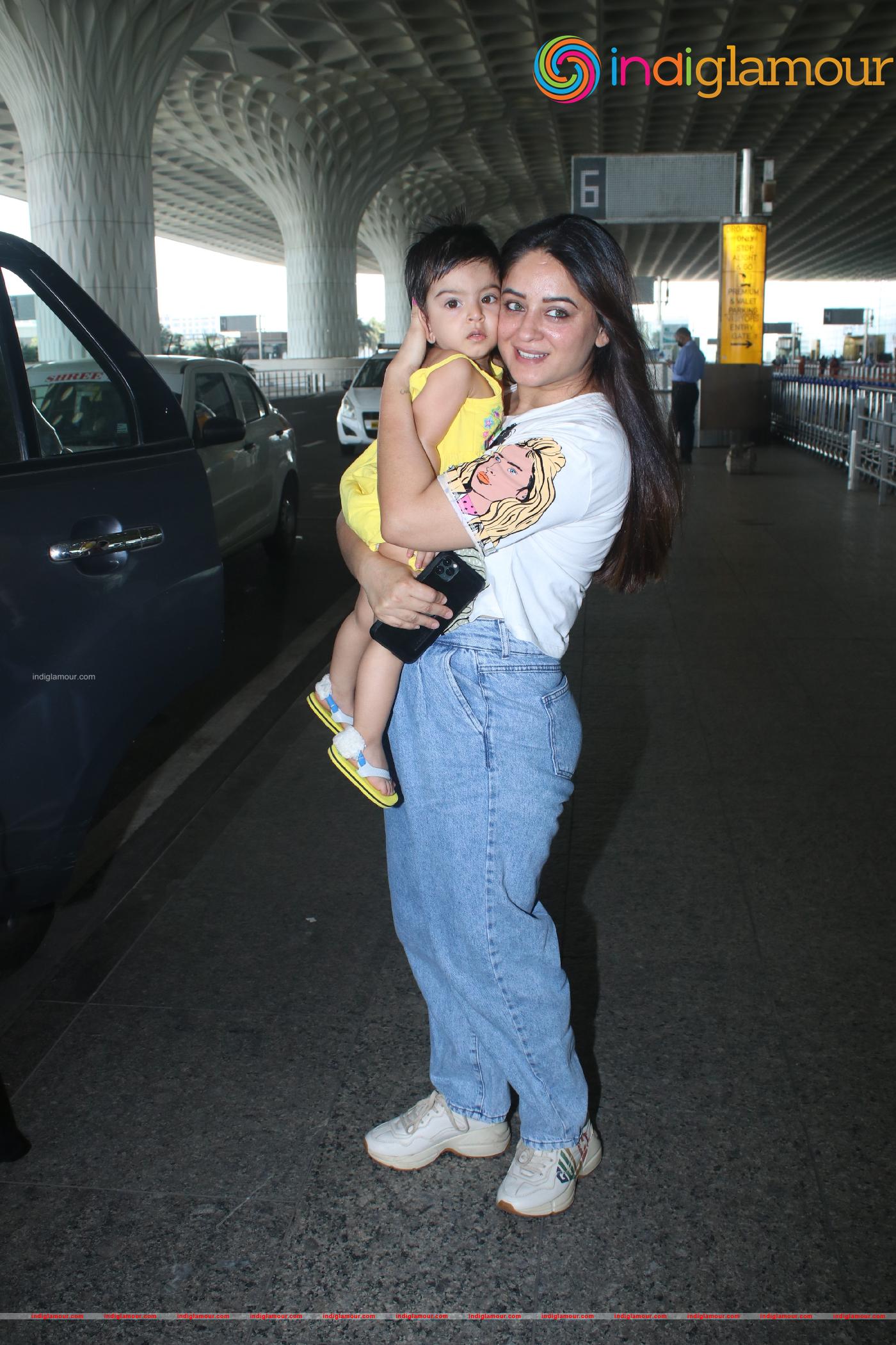 Mahhi Vij and TaraJay Bhanushali Event hd photo
