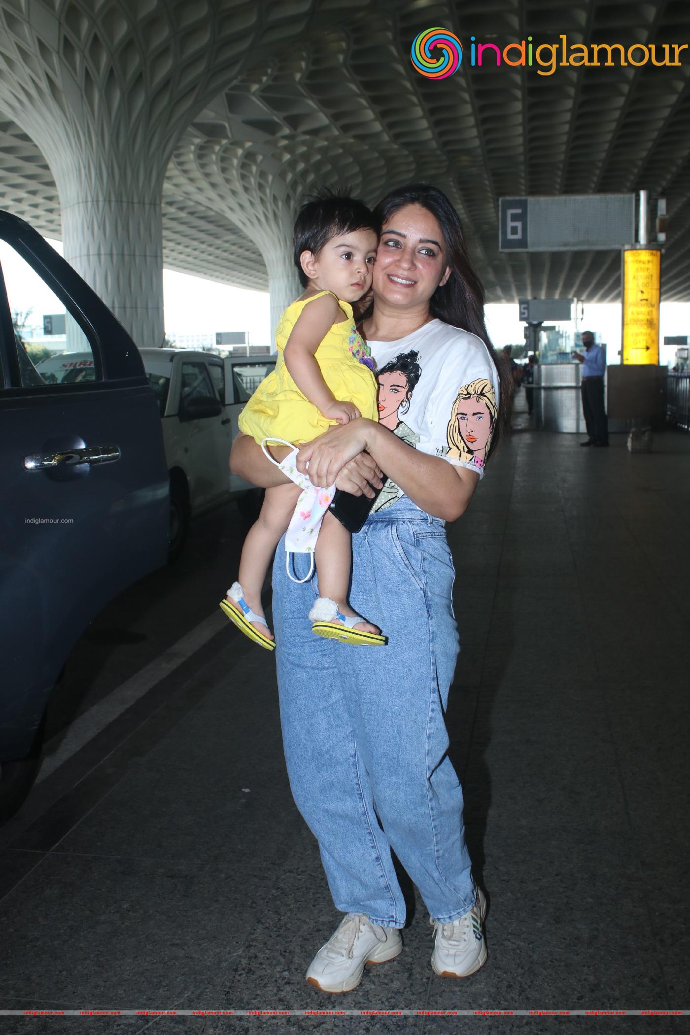 Mahhi Vij and TaraJay Bhanushali Event hd photo