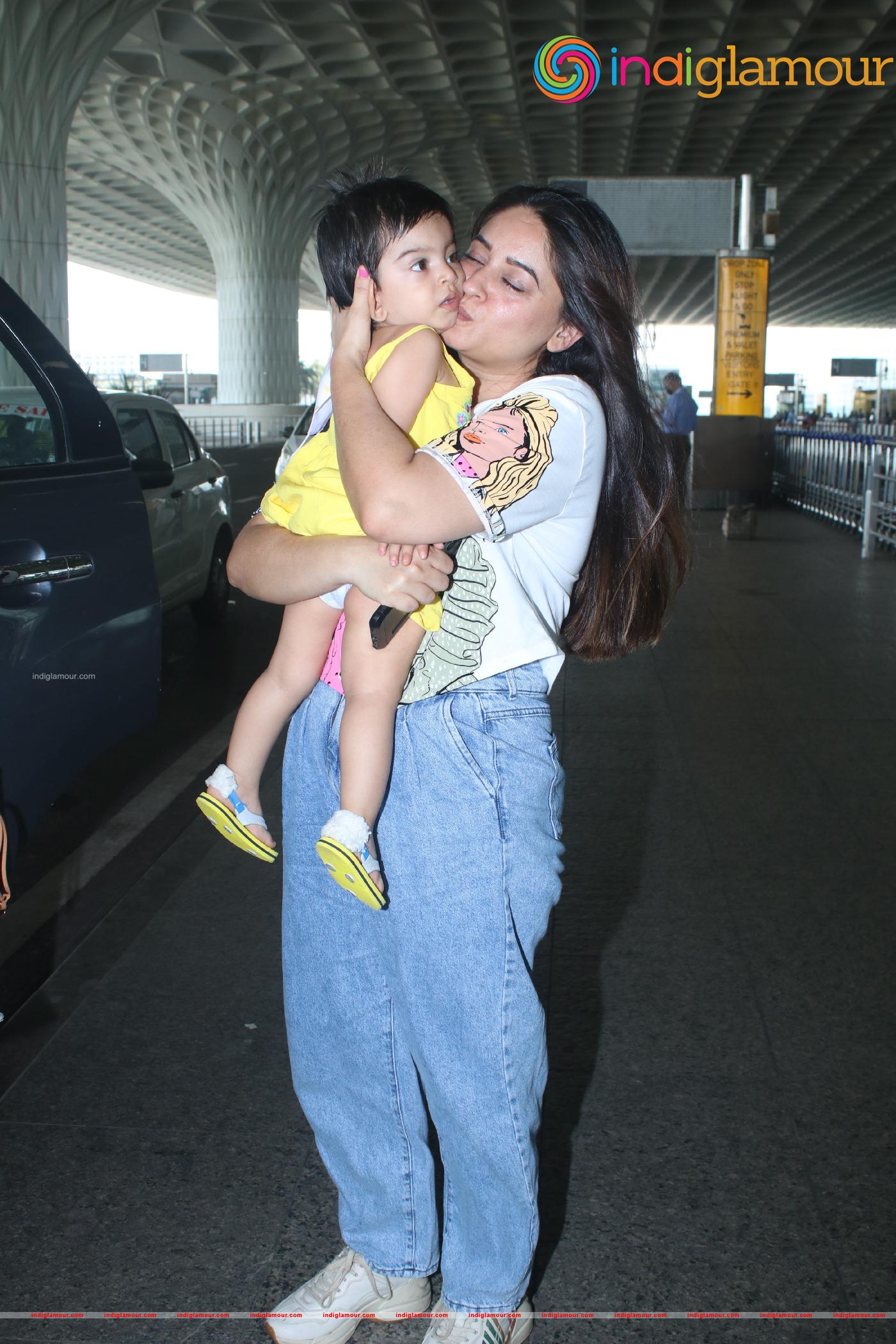 Mahhi Vij and TaraJay Bhanushali Event hd photo