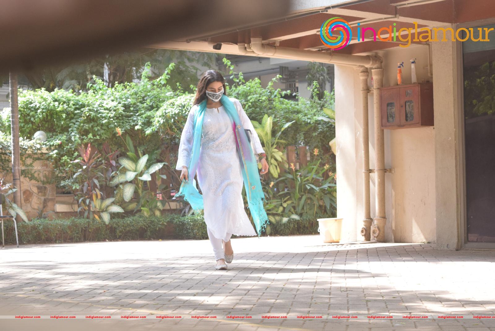 Sara Ali Khan SPOTTED AT gym Event hd photo