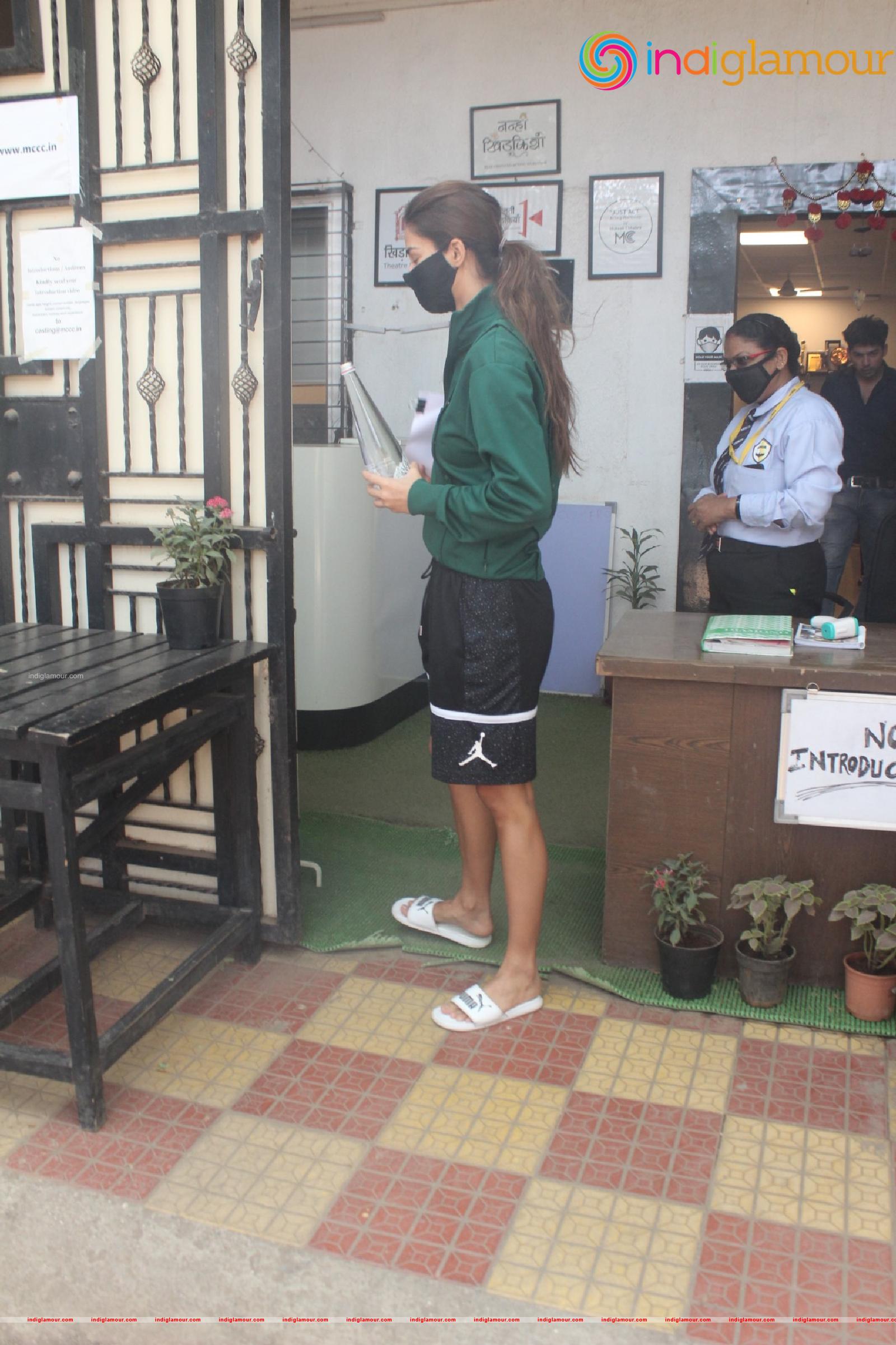 Disha Patani and Mukesh Chhabra Event hd photo
