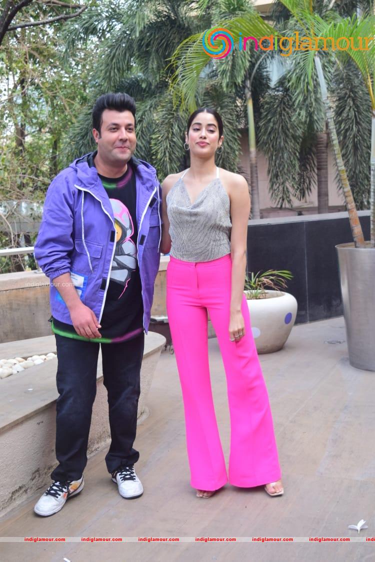Janhvi Kapoor and Varun Sharma At Novotel PHOTO Event hd photo