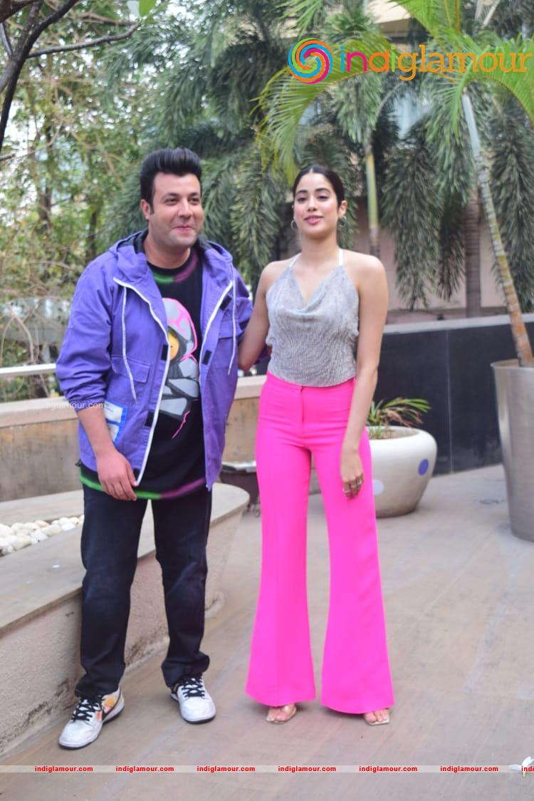 Janhvi Kapoor and Varun Sharma At Novotel PHOTO Event hd photo